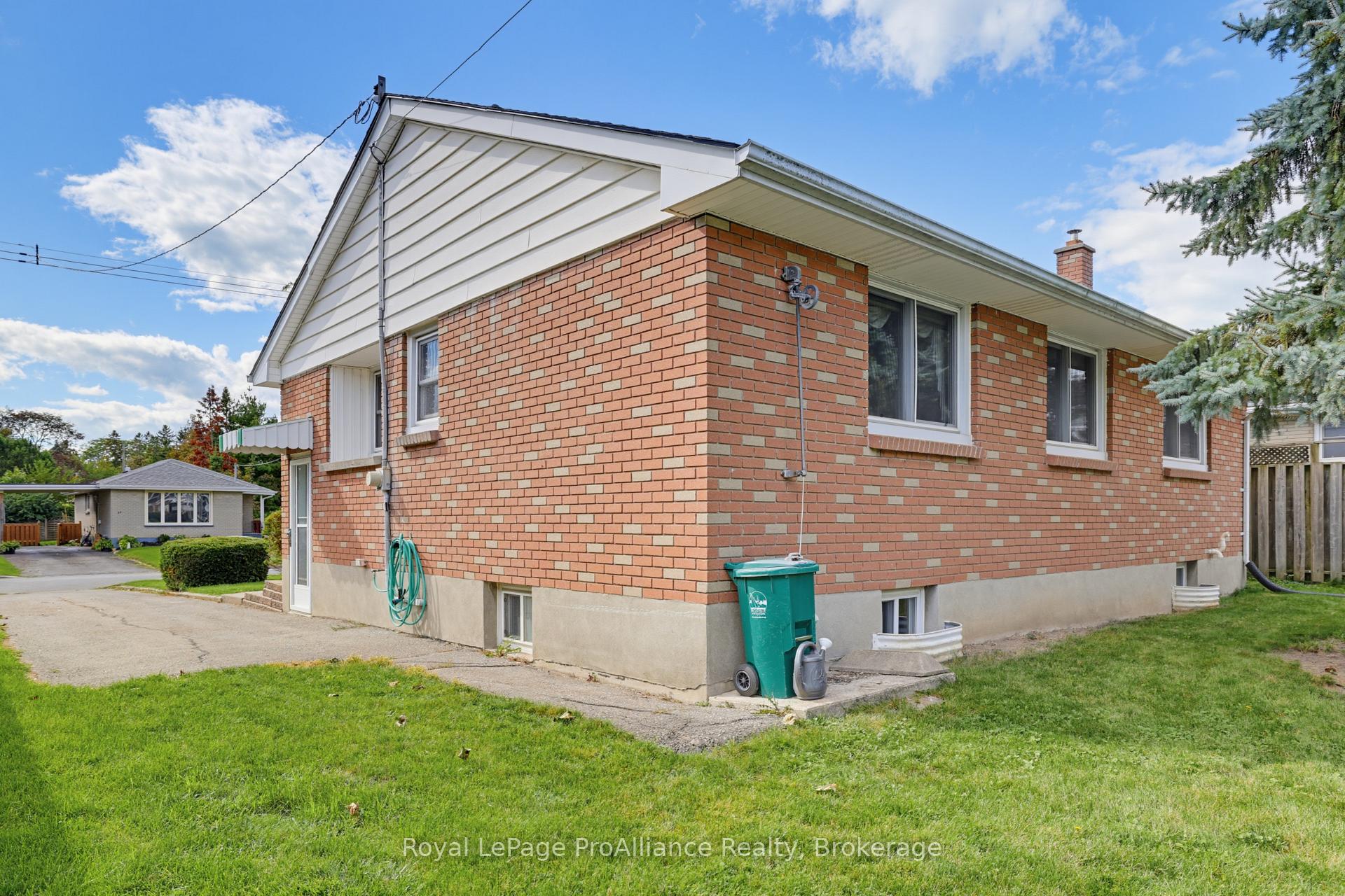 Photo 36 of 64 Elizabeth Crescent, Belleville, Belleville Ward — HOMEH