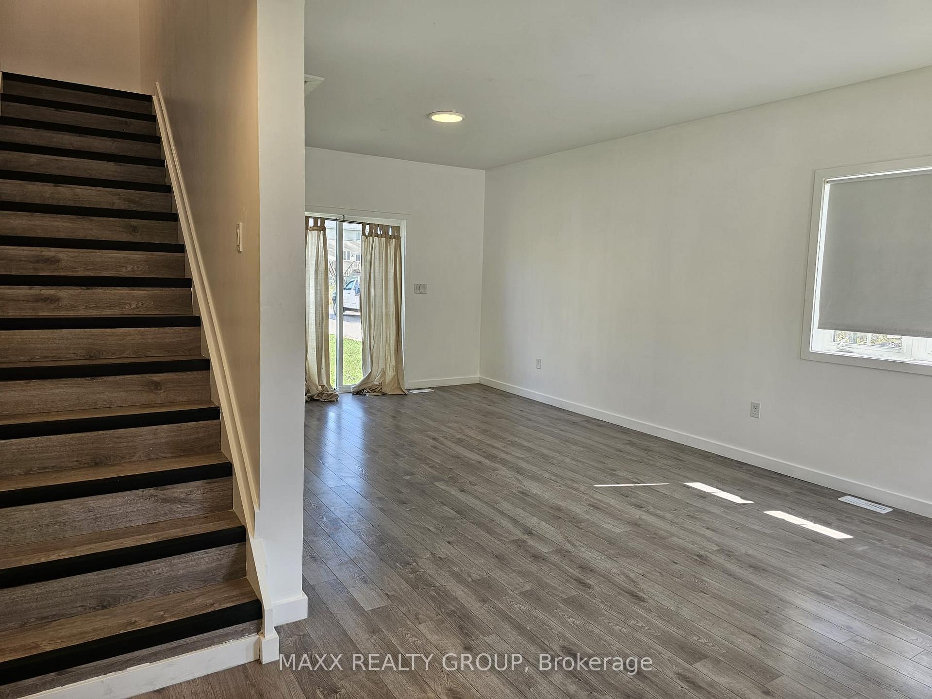 Photo 9 of Unit 36, 122 Highriver Trail, Welland, Broadway — HOMEH