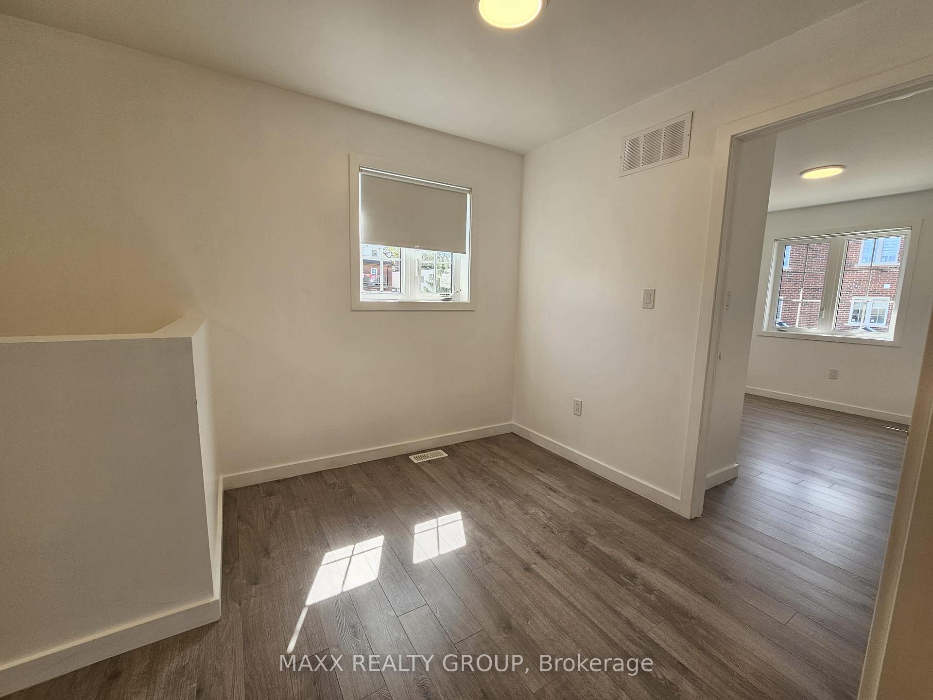 Photo 22 of Unit 36, 122 Highriver Trail, Welland, Broadway — HOMEH
