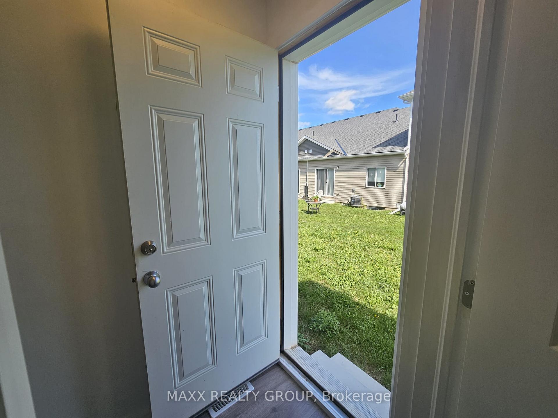 Photo 32 of Unit 36, 122 Highriver Trail, Welland, Broadway — HOMEH