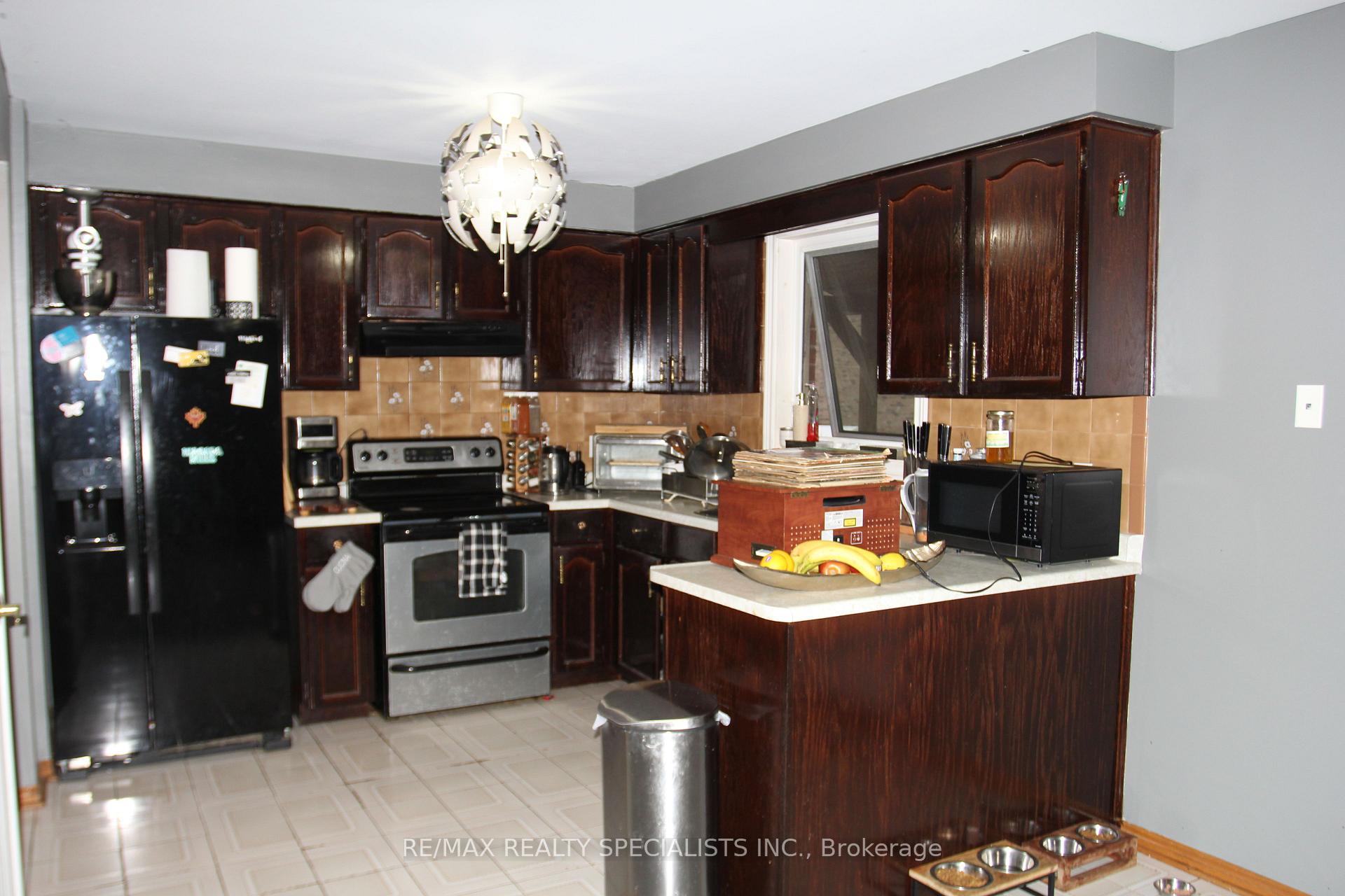 Photo 7 of 31 Laburnham Avenue, Etobicoke, Long Branch — HOMEH
