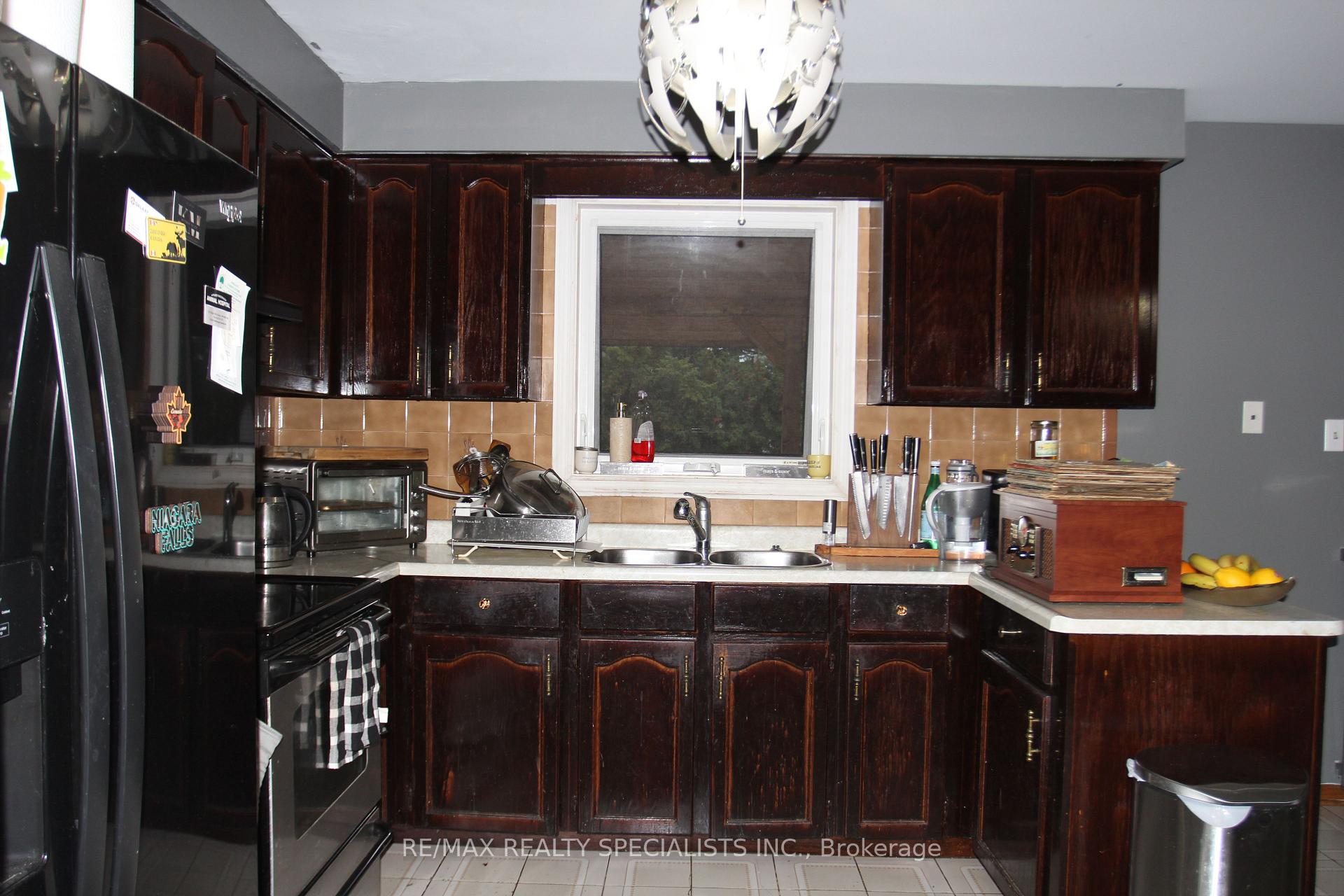 Photo 8 of 31 Laburnham Avenue, Etobicoke, Long Branch — HOMEH