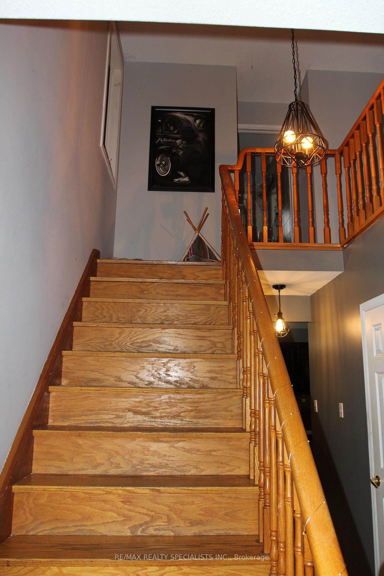 Photo 10 of 31 Laburnham Avenue, Etobicoke, Long Branch — HOMEH