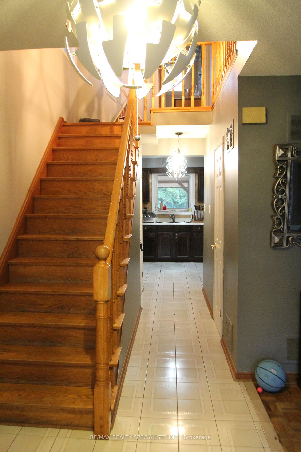Photo 11 of 31 Laburnham Avenue, Etobicoke, Long Branch — HOMEH