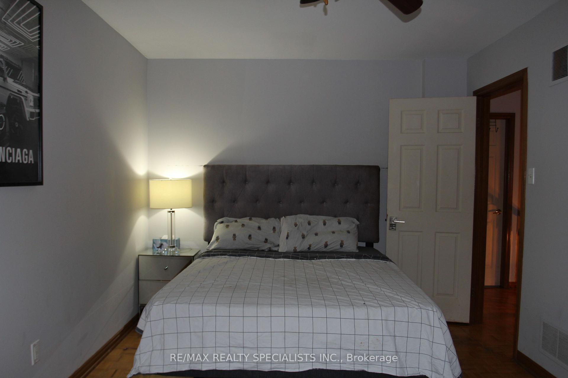 Photo 13 of 31 Laburnham Avenue, Etobicoke, Long Branch — HOMEH