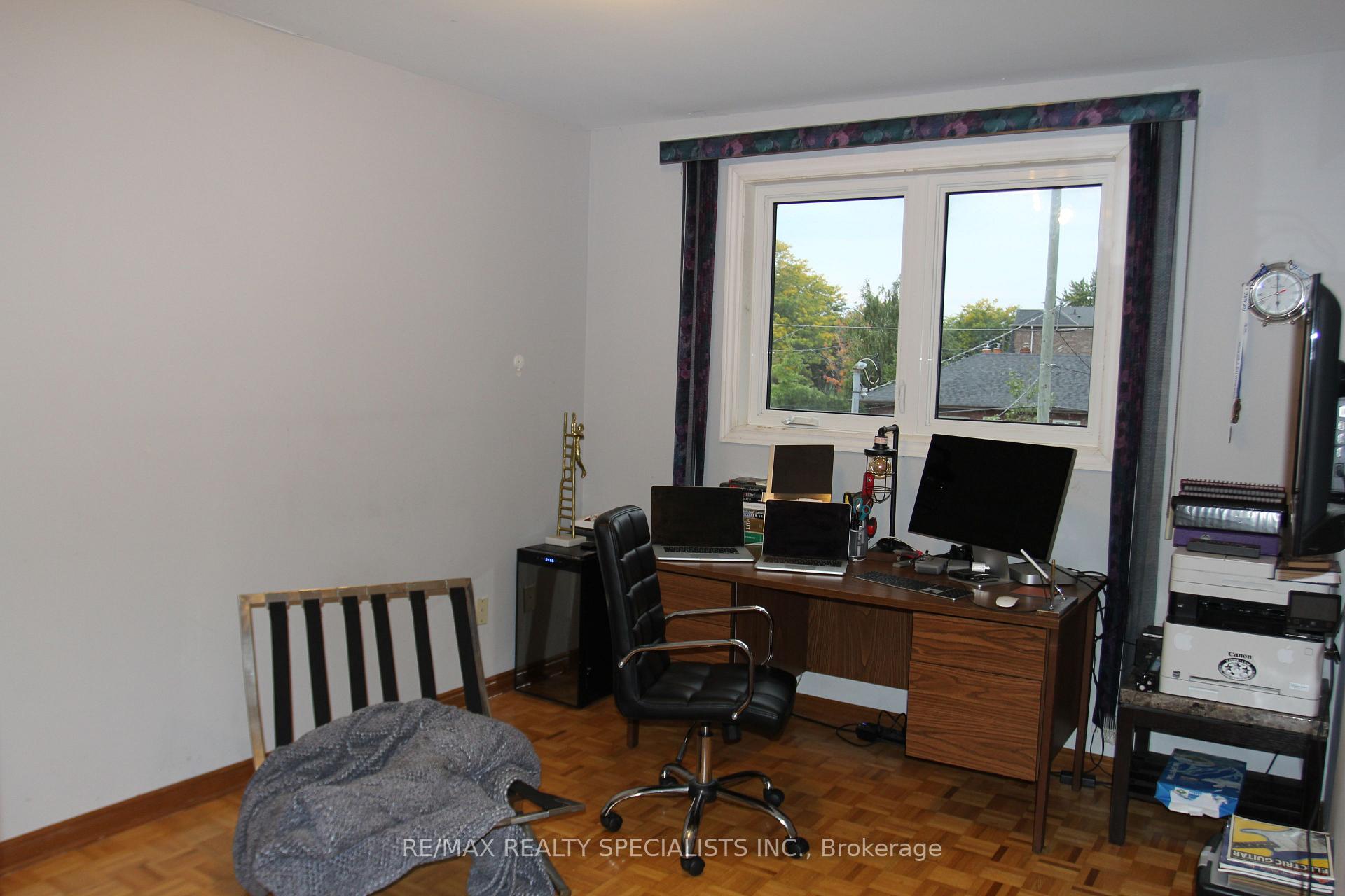 Photo 16 of 31 Laburnham Avenue, Etobicoke, Long Branch — HOMEH