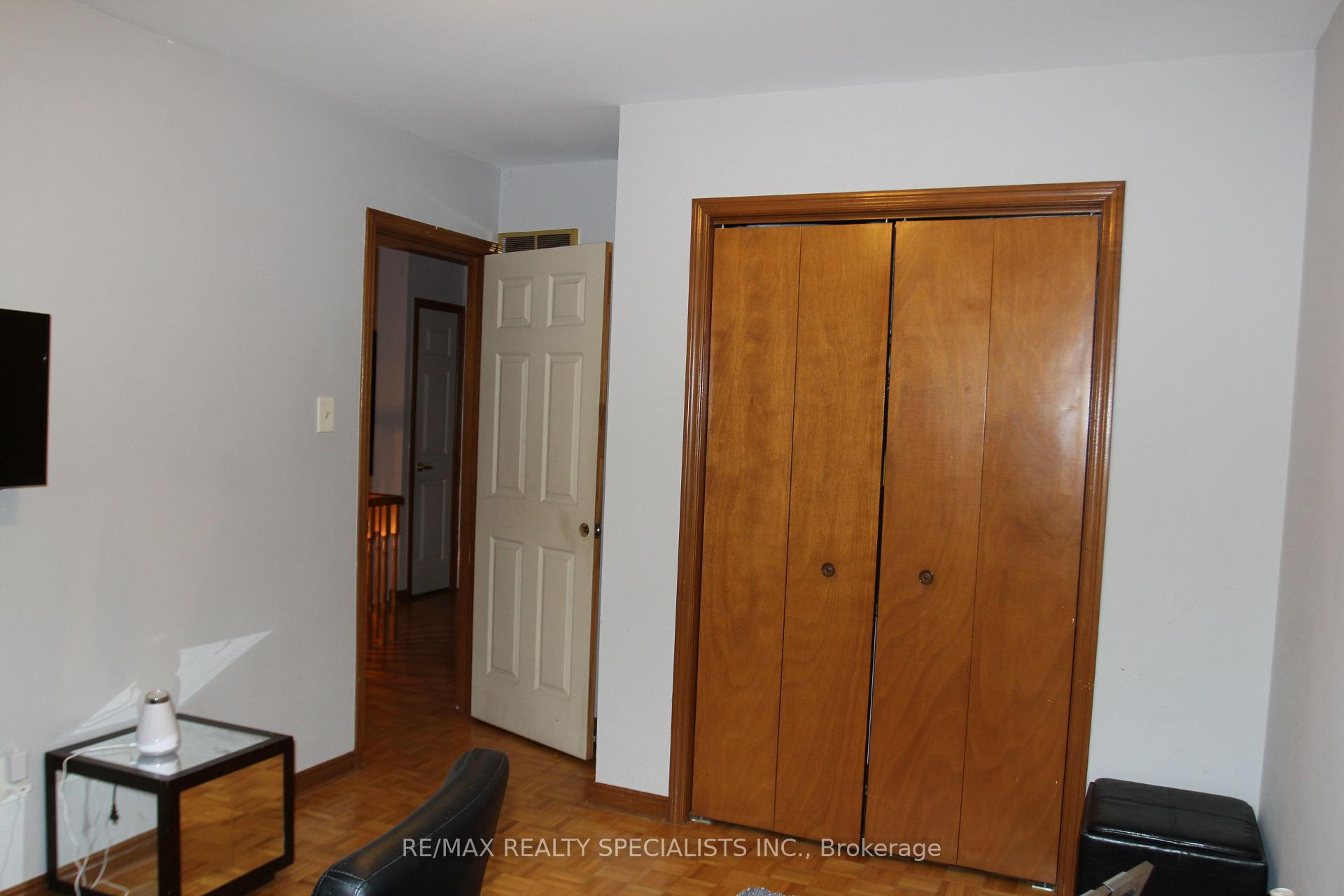 Photo 17 of 31 Laburnham Avenue, Etobicoke, Long Branch — HOMEH