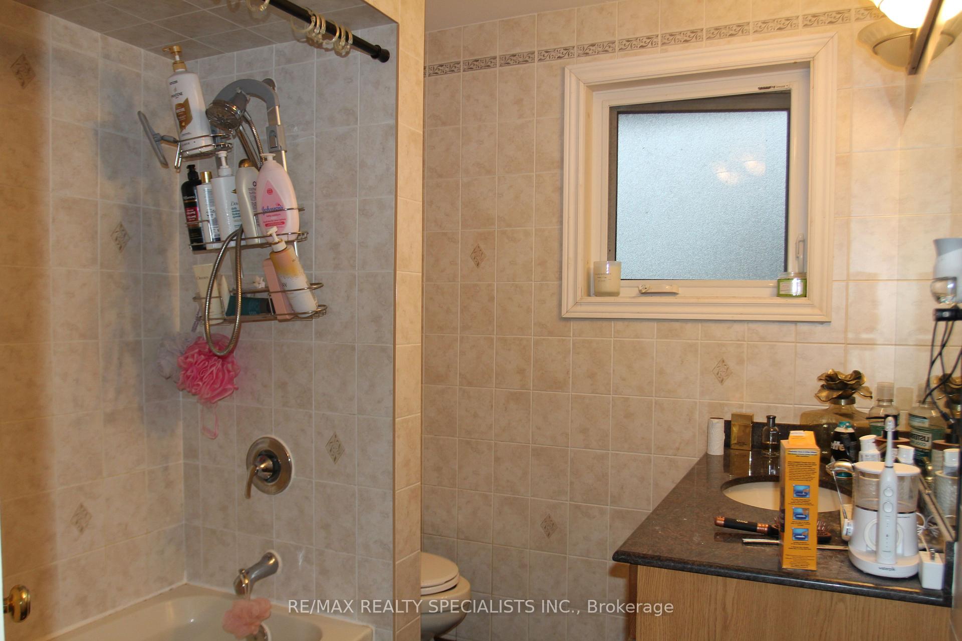Photo 19 of 31 Laburnham Avenue, Etobicoke, Long Branch — HOMEH