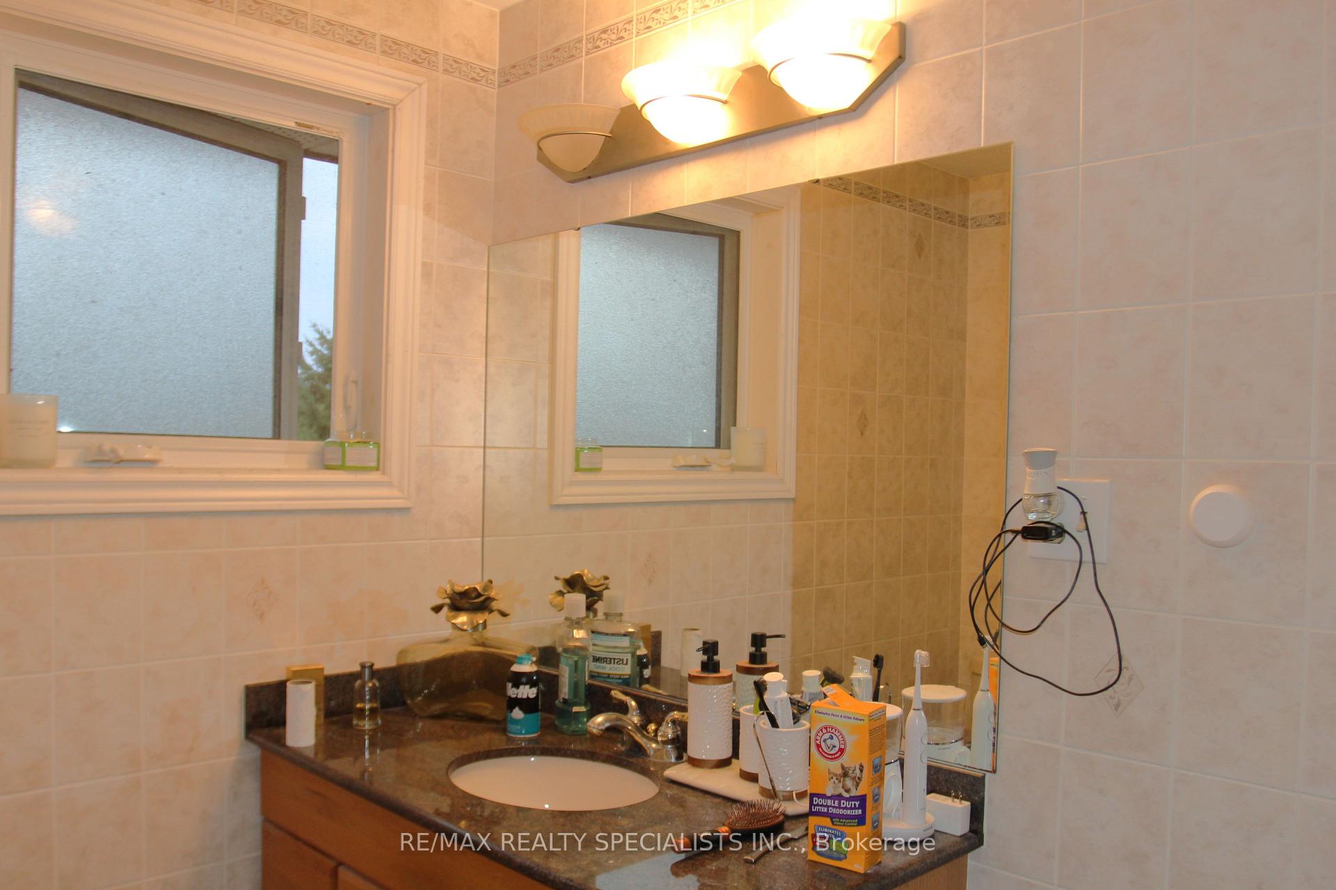 Photo 20 of 31 Laburnham Avenue, Etobicoke, Long Branch — HOMEH