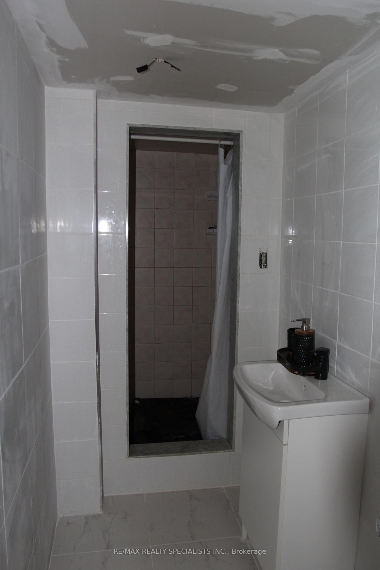 Photo 22 of 31 Laburnham Avenue, Etobicoke, Long Branch — HOMEH