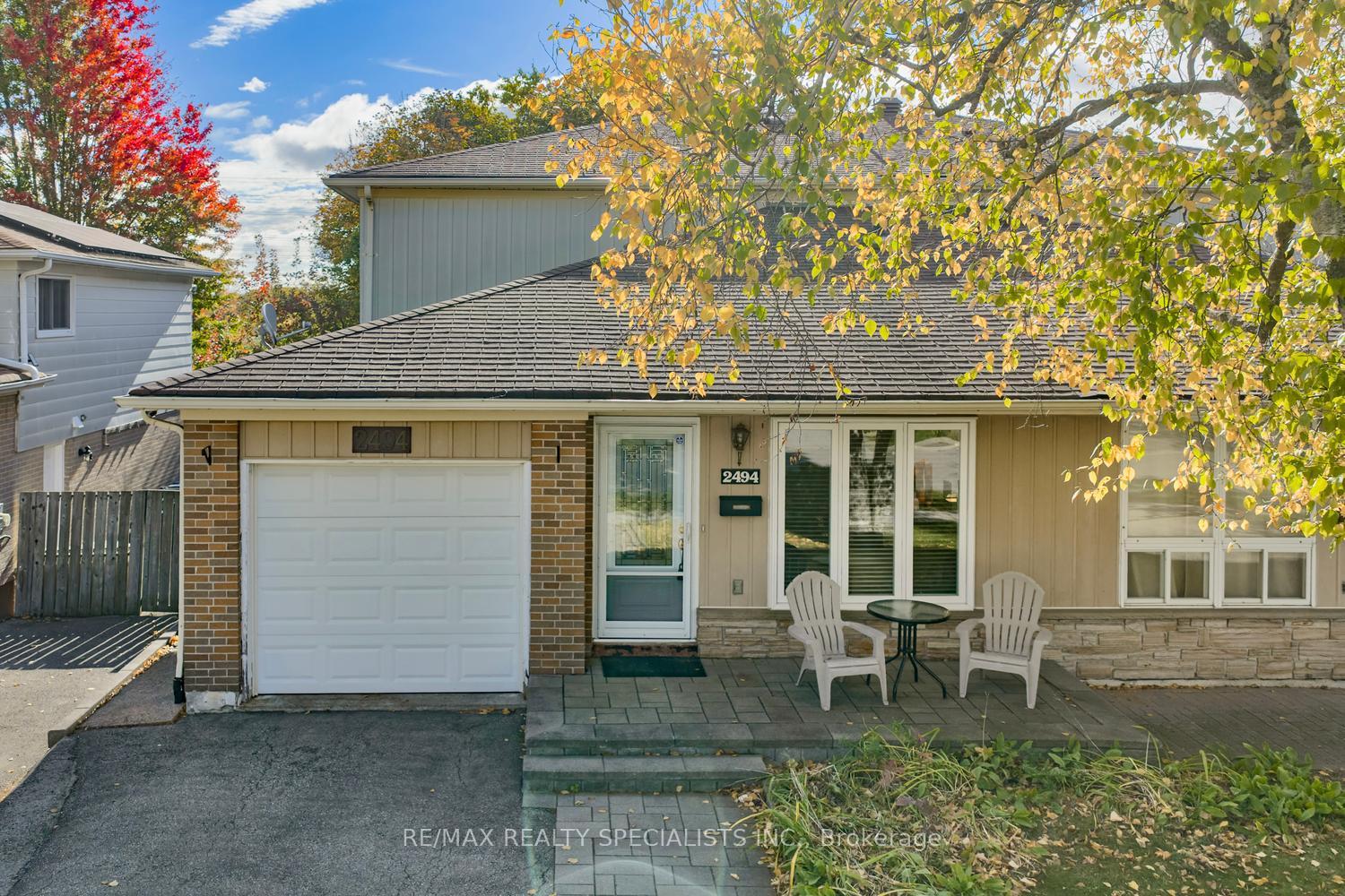 Photo 2 of 2494 Barcella Crescent, Mississauga, Sheridan — HOMEH