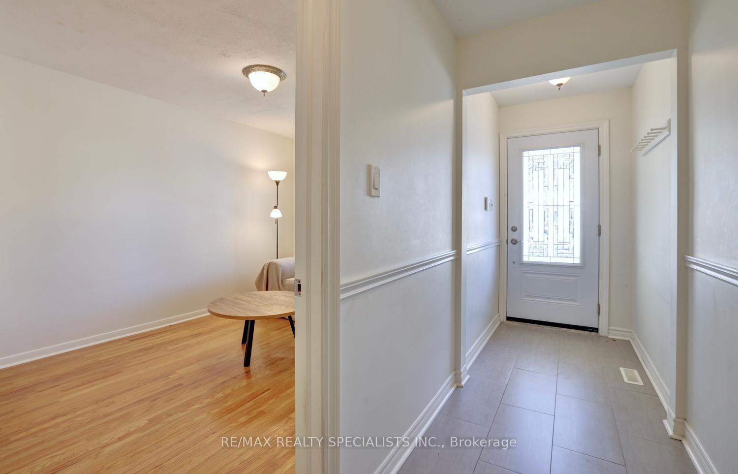 Photo 4 of 2494 Barcella Crescent, Mississauga, Sheridan — HOMEH