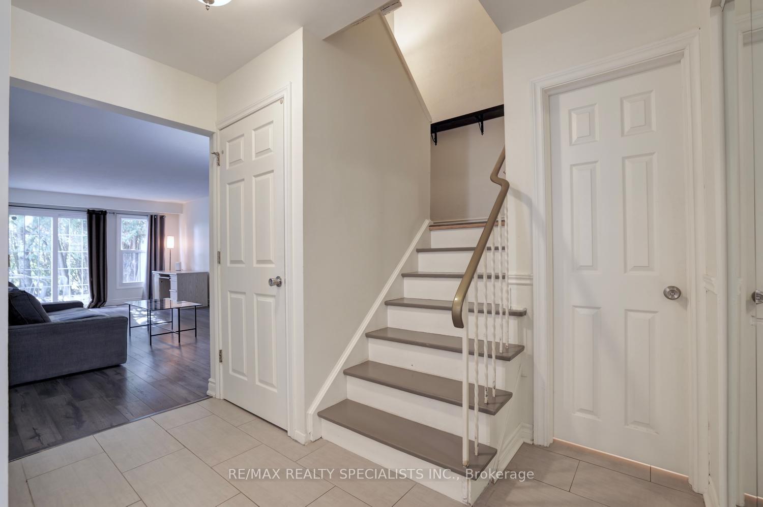 Photo 5 of 2494 Barcella Crescent, Mississauga, Sheridan — HOMEH