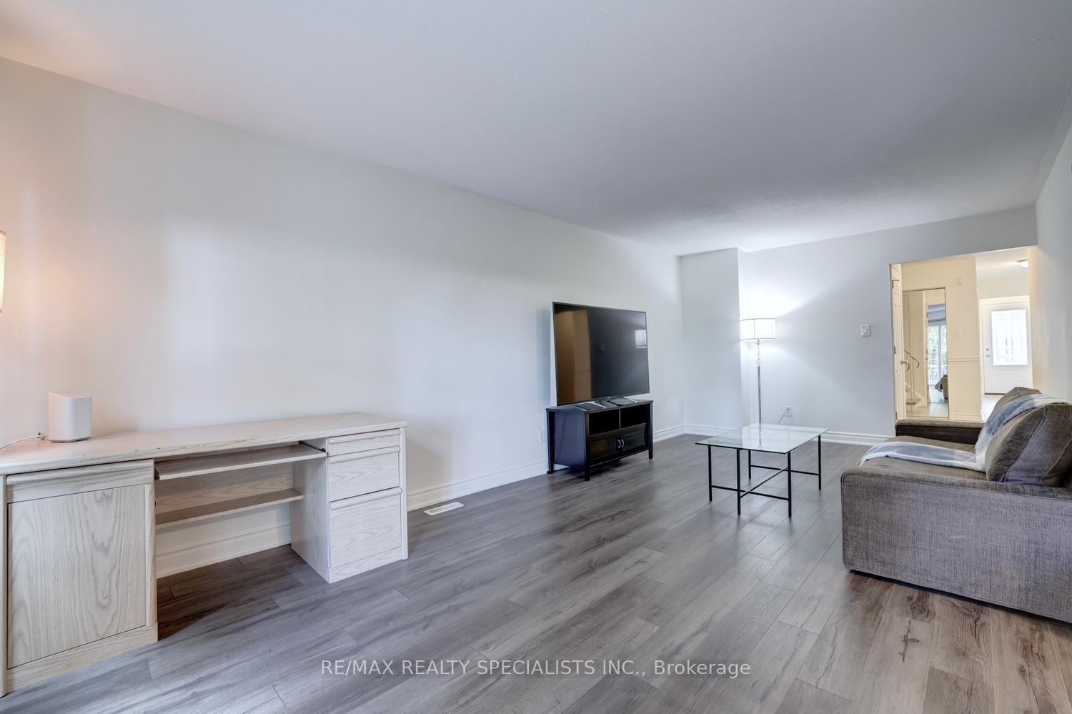 Photo 8 of 2494 Barcella Crescent, Mississauga, Sheridan — HOMEH