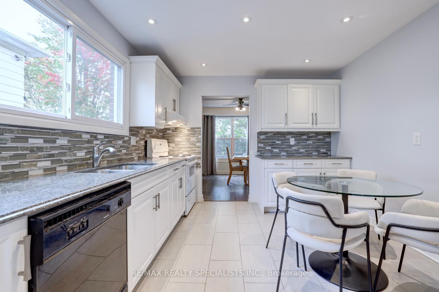 Photo 12 of 2494 Barcella Crescent, Mississauga, Sheridan — HOMEH