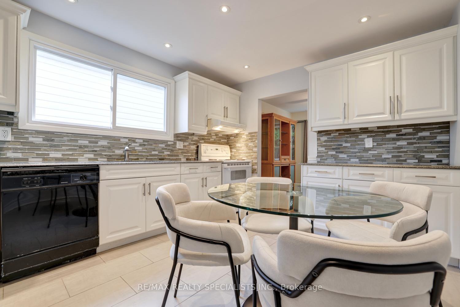 Photo 13 of 2494 Barcella Crescent, Mississauga, Sheridan — HOMEH