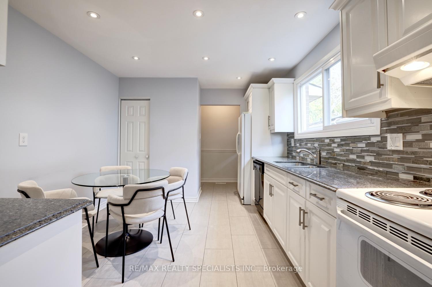 Photo 14 of 2494 Barcella Crescent, Mississauga, Sheridan — HOMEH