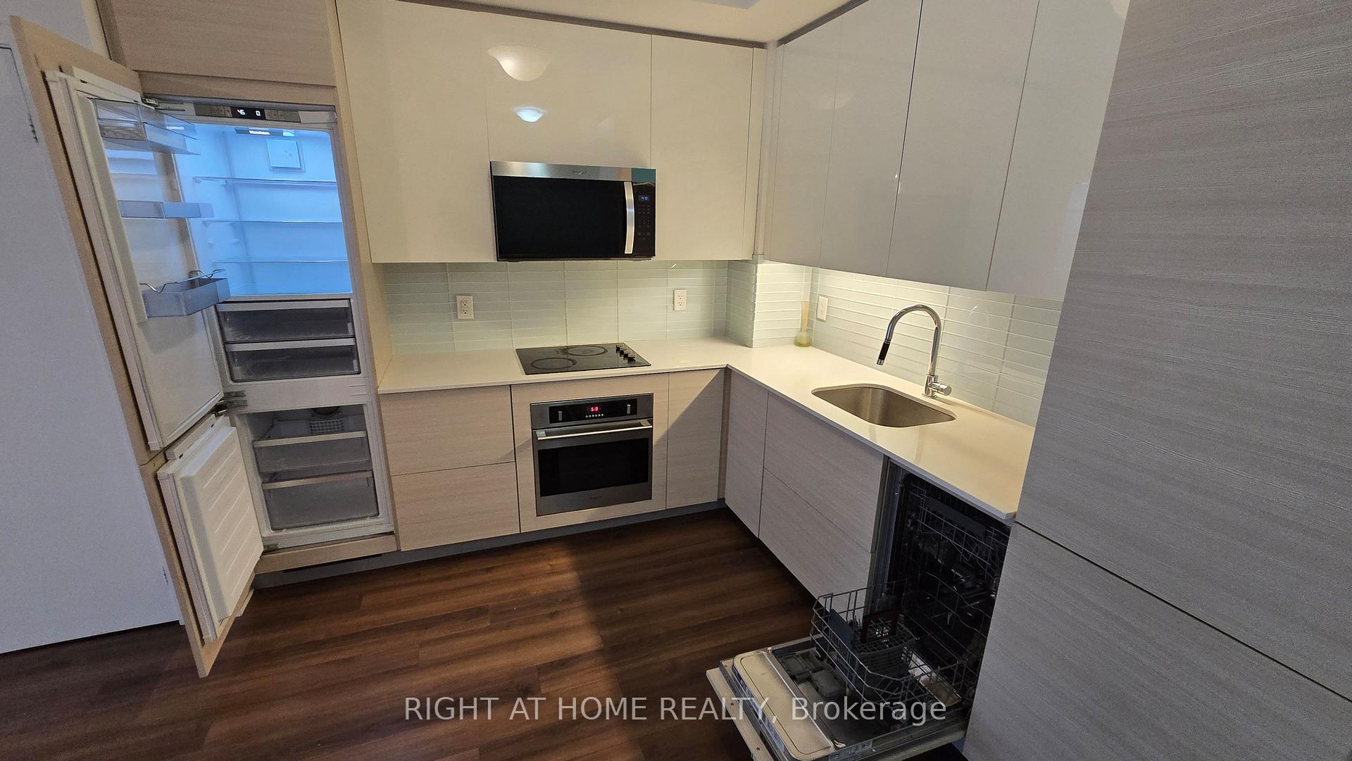 Photo 3 of Unit 914, 210 Simcoe Street, Toronto, Kensington-Chinatown — HOMEH