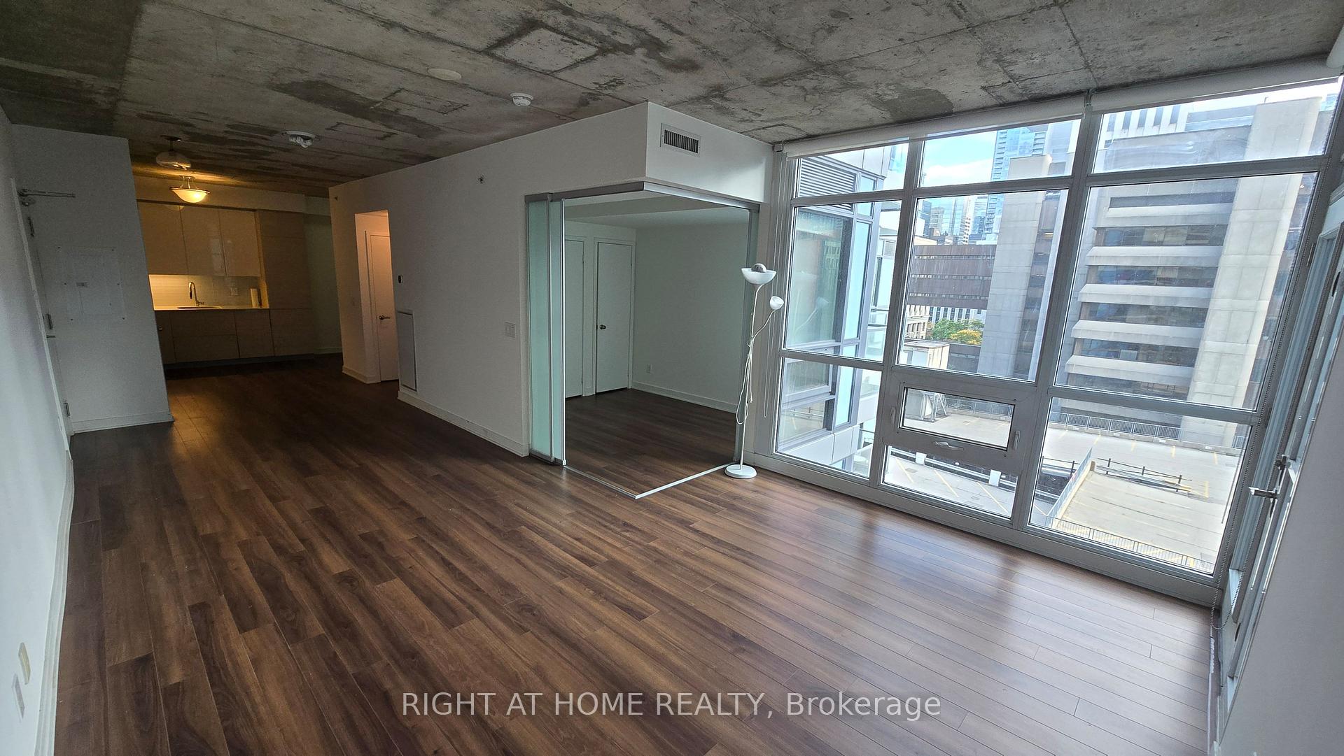 Photo 5 of Unit 914, 210 Simcoe Street, Toronto, Kensington-Chinatown — HOMEH