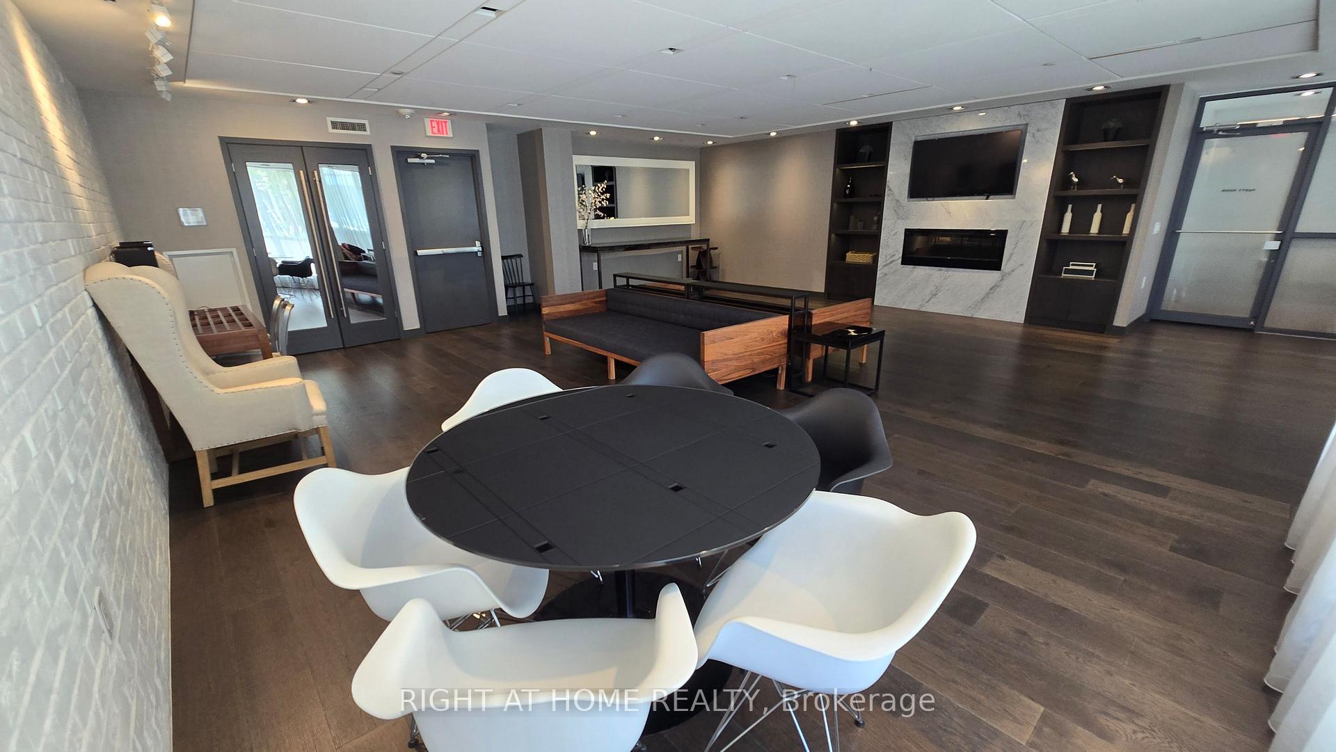 Photo 14 of Unit 914, 210 Simcoe Street, Toronto, Kensington-Chinatown — HOMEH