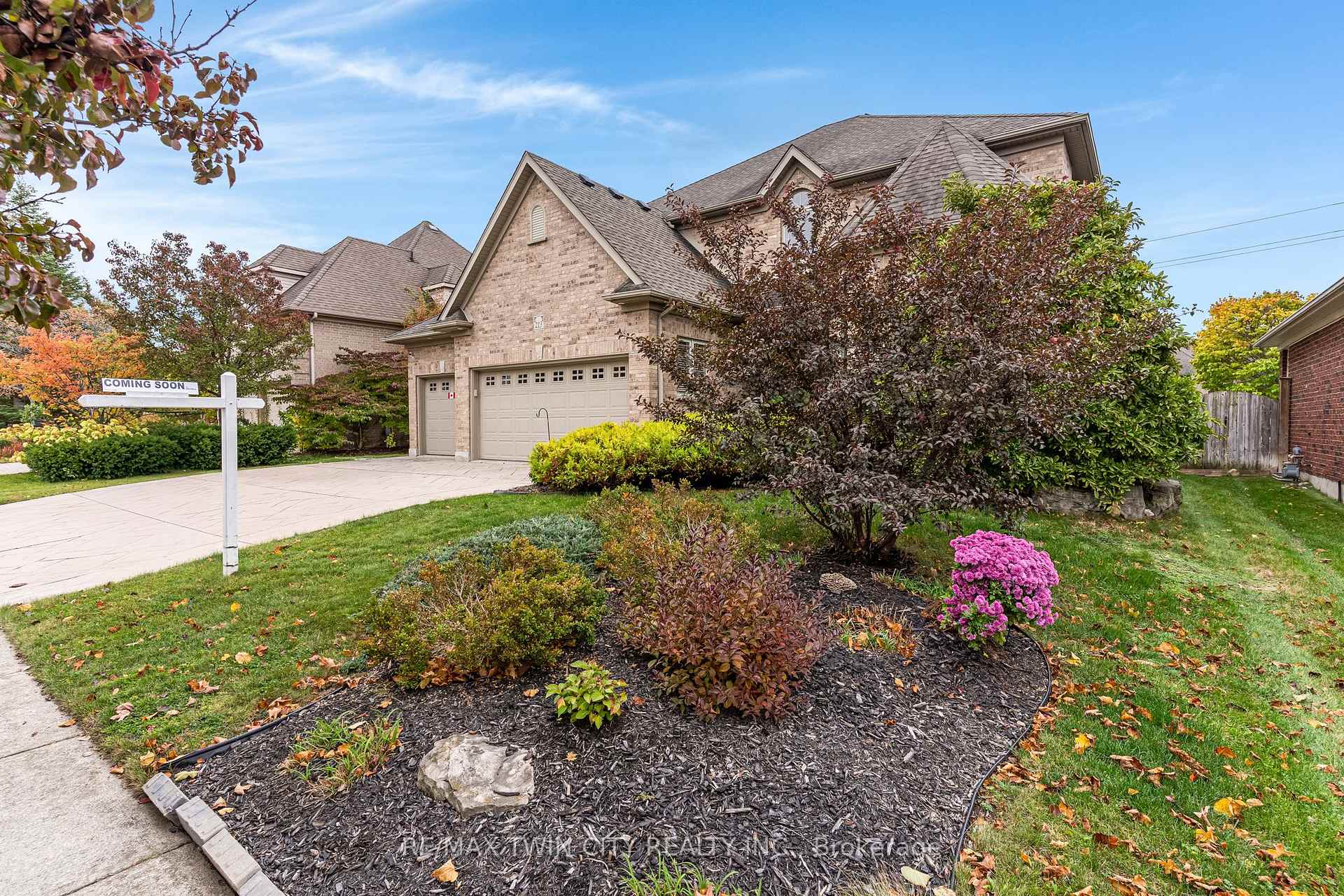 Photo 2 of 213 Deer Ridge Drive, Kitchener, Pioneer Tower West — HOMEH
