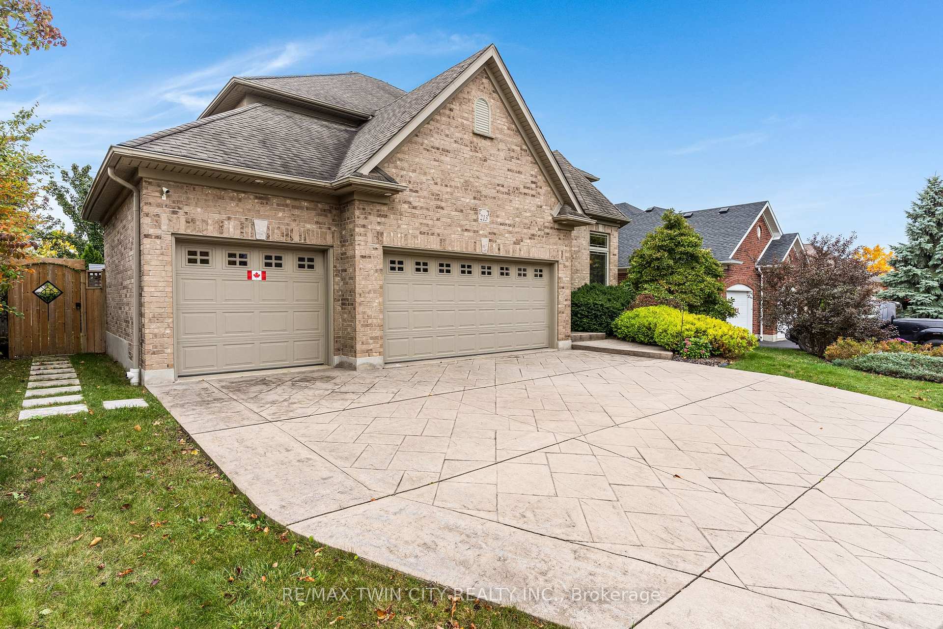 Photo 3 of 213 Deer Ridge Drive, Kitchener, Pioneer Tower West — HOMEH