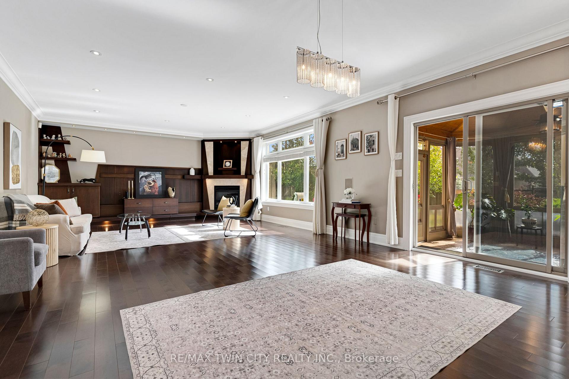 Photo 17 of 213 Deer Ridge Drive, Kitchener, Pioneer Tower West — HOMEH
