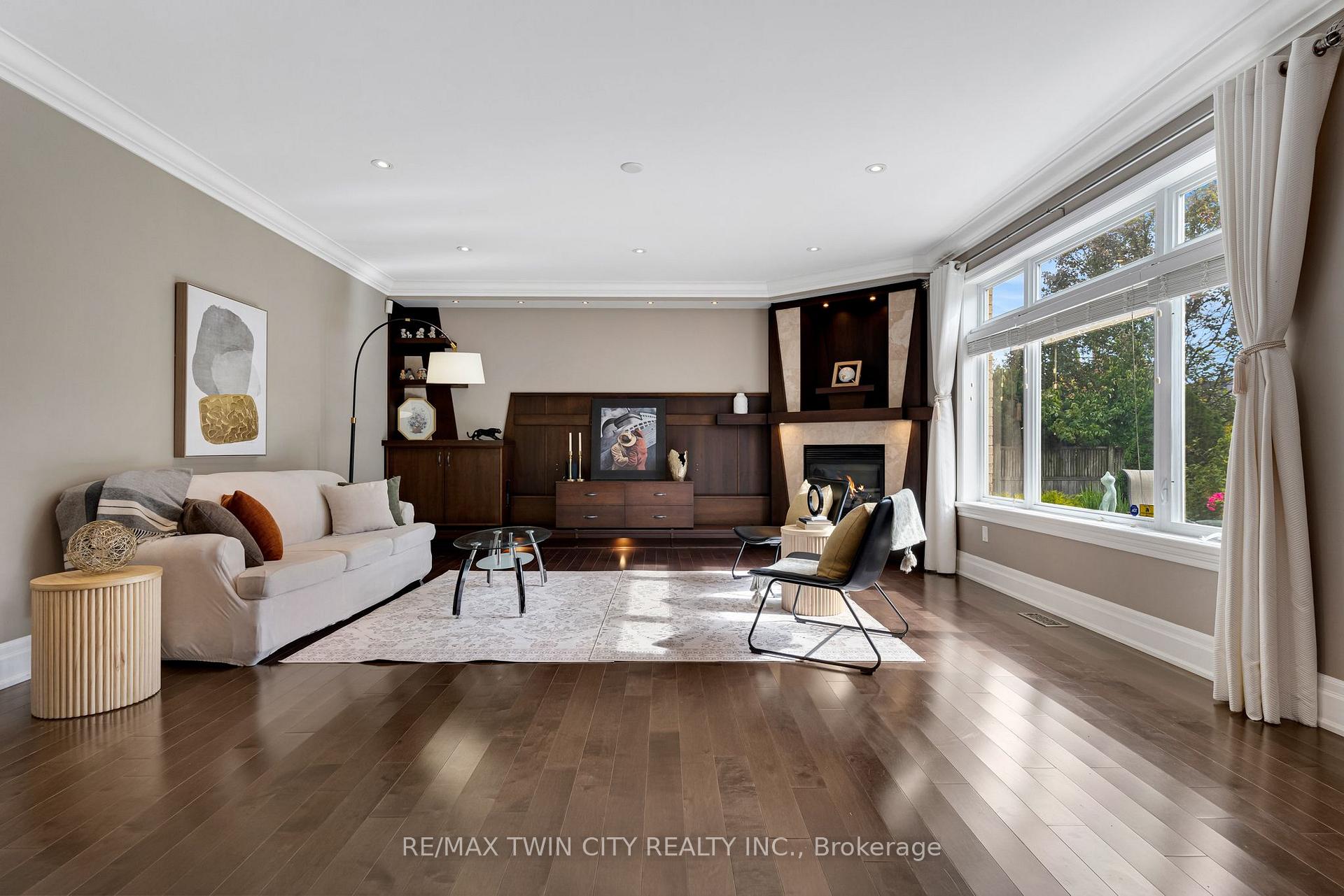 Photo 18 of 213 Deer Ridge Drive, Kitchener, Pioneer Tower West — HOMEH