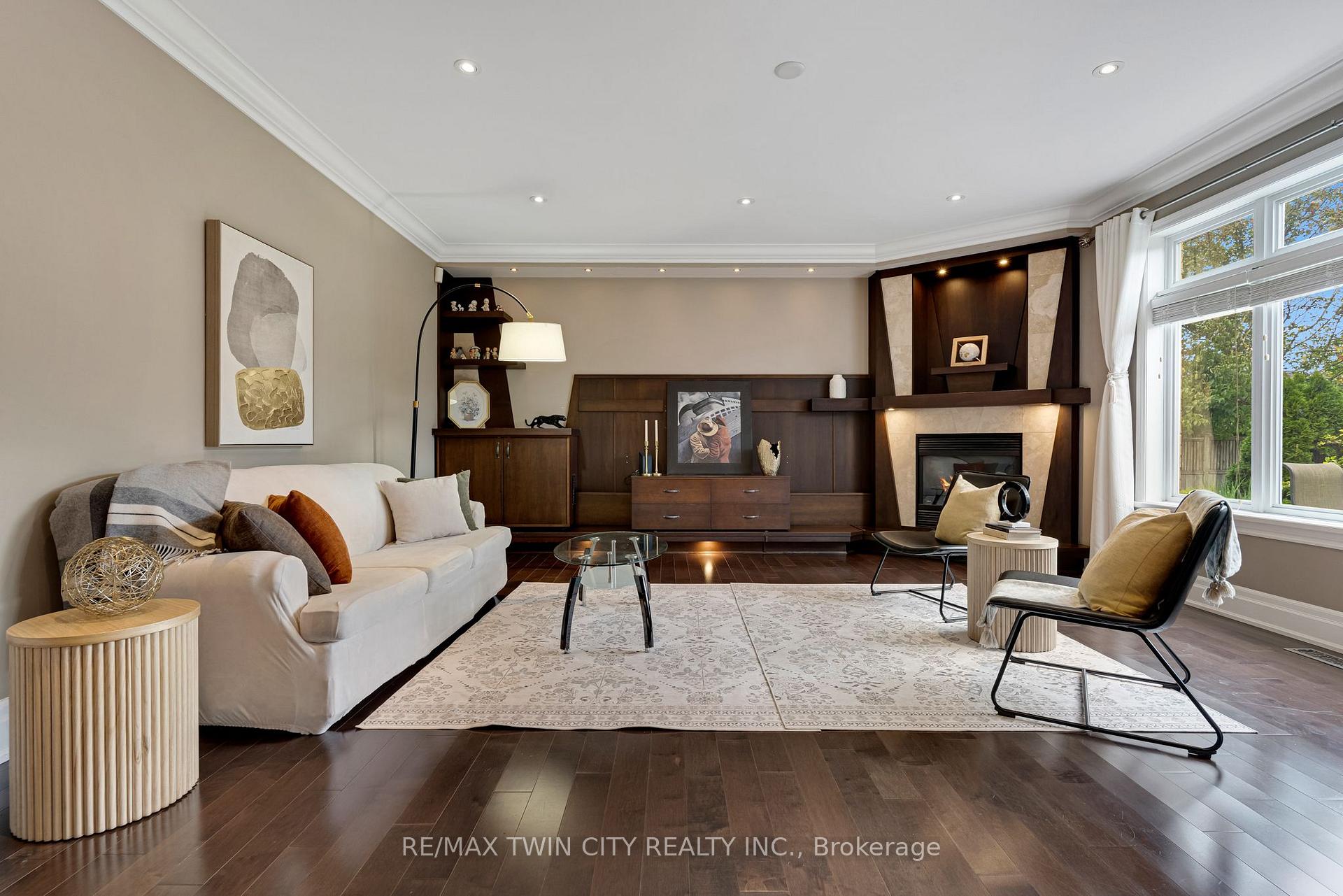 Photo 19 of 213 Deer Ridge Drive, Kitchener, Pioneer Tower West — HOMEH