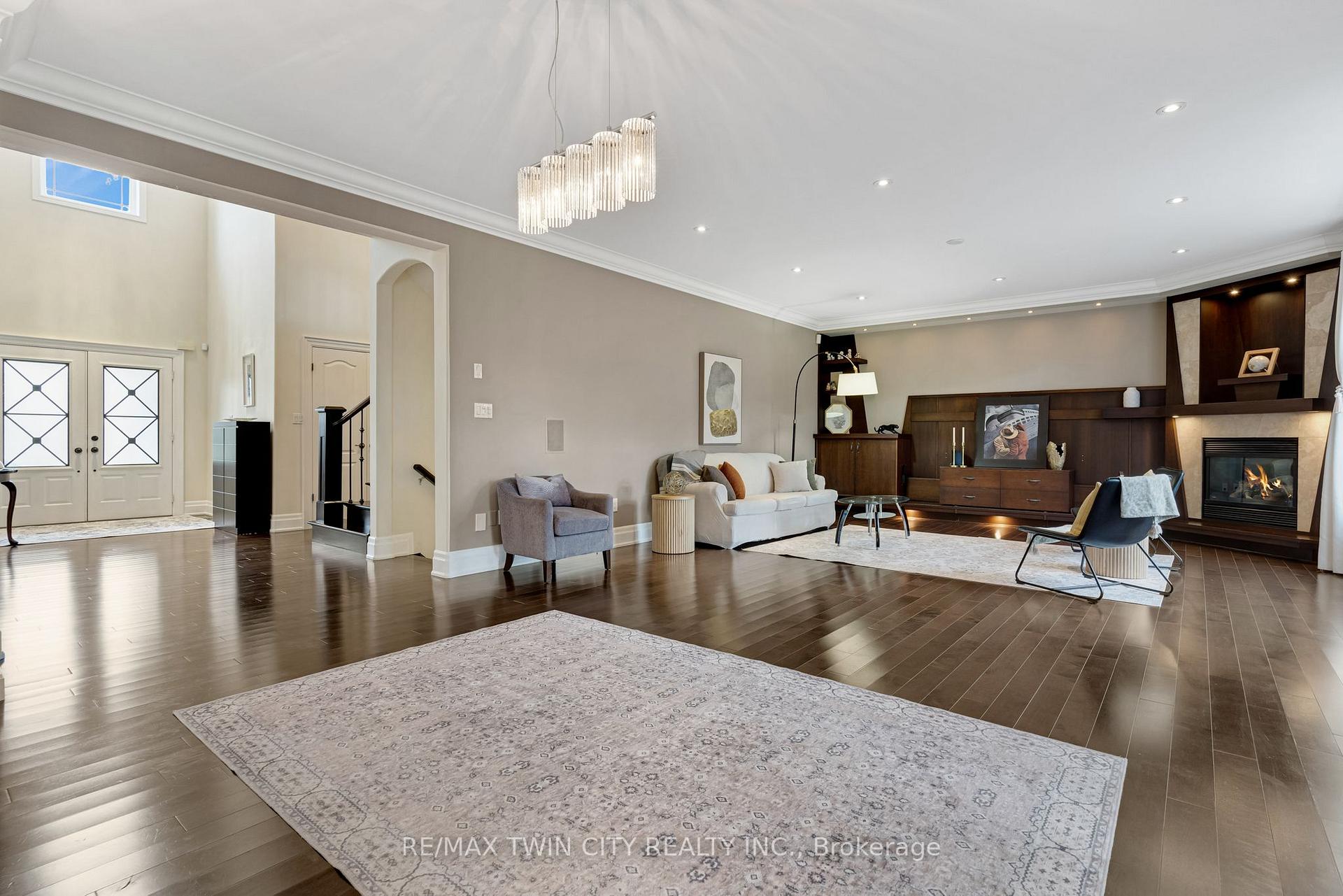 Photo 24 of 213 Deer Ridge Drive, Kitchener, Pioneer Tower West — HOMEH