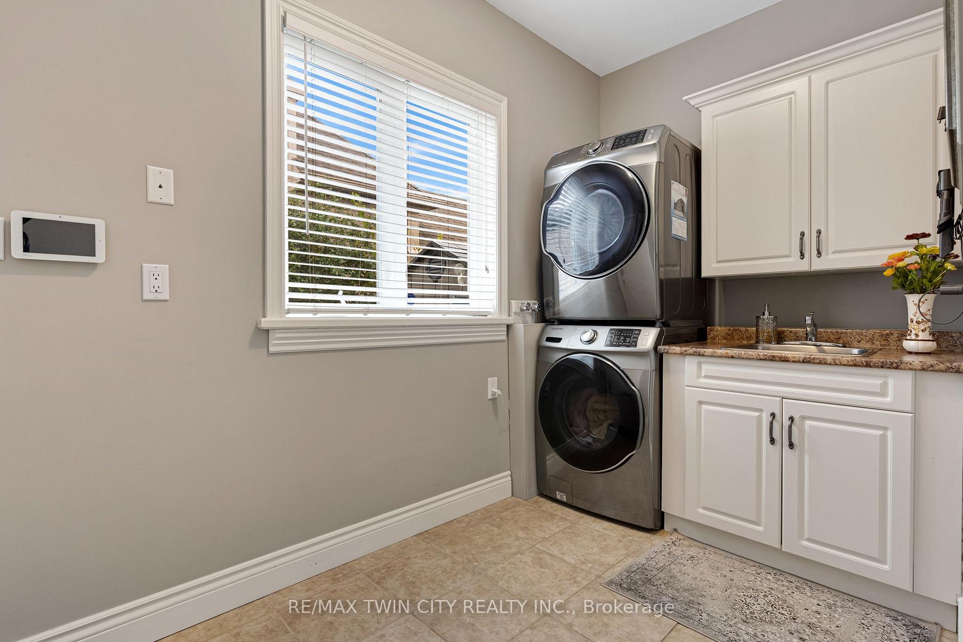 Photo 27 of 213 Deer Ridge Drive, Kitchener, Pioneer Tower West — HOMEH