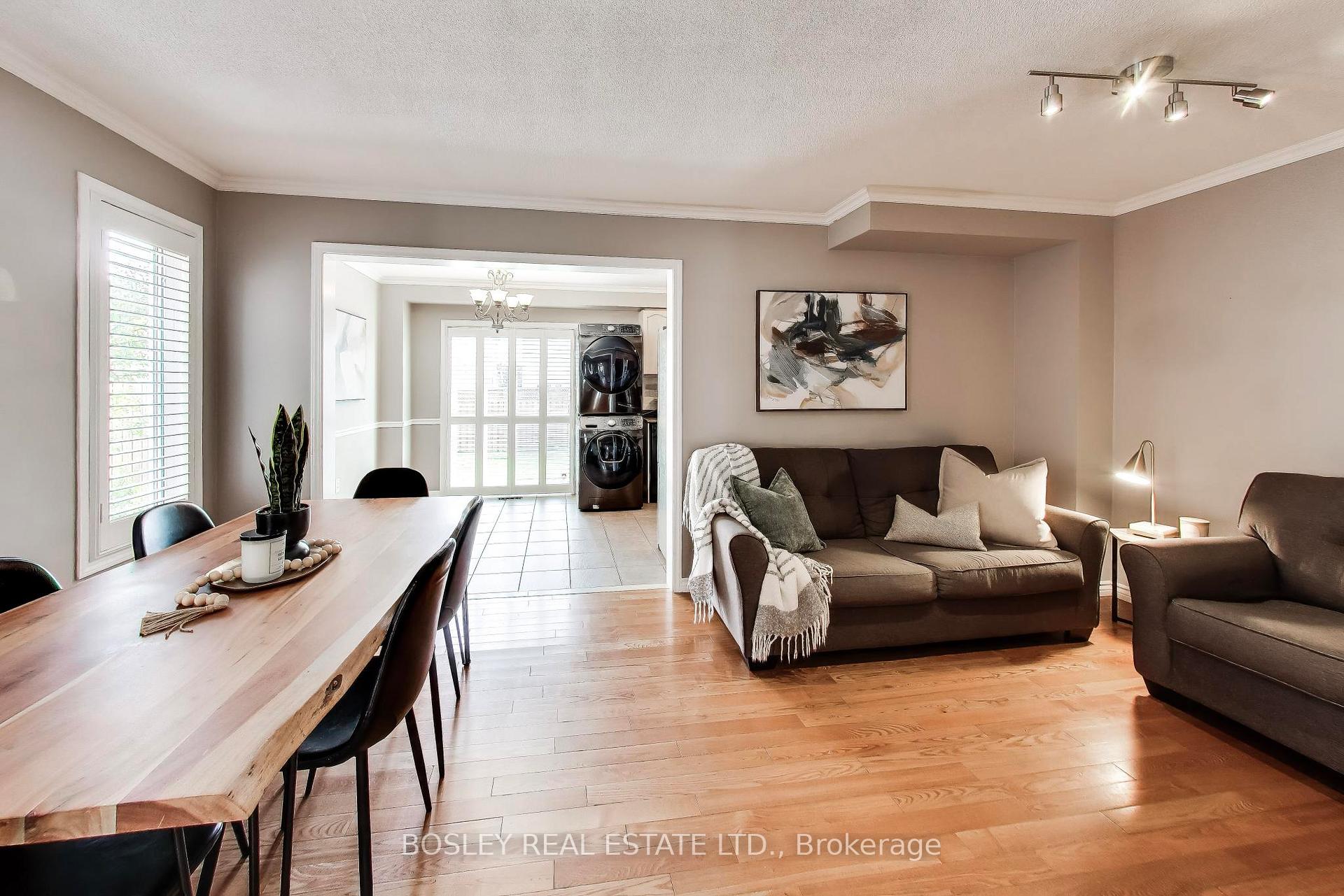 Photo 4 of 57 Longueuil Place, Whitby, Pringle Creek — HOMEH