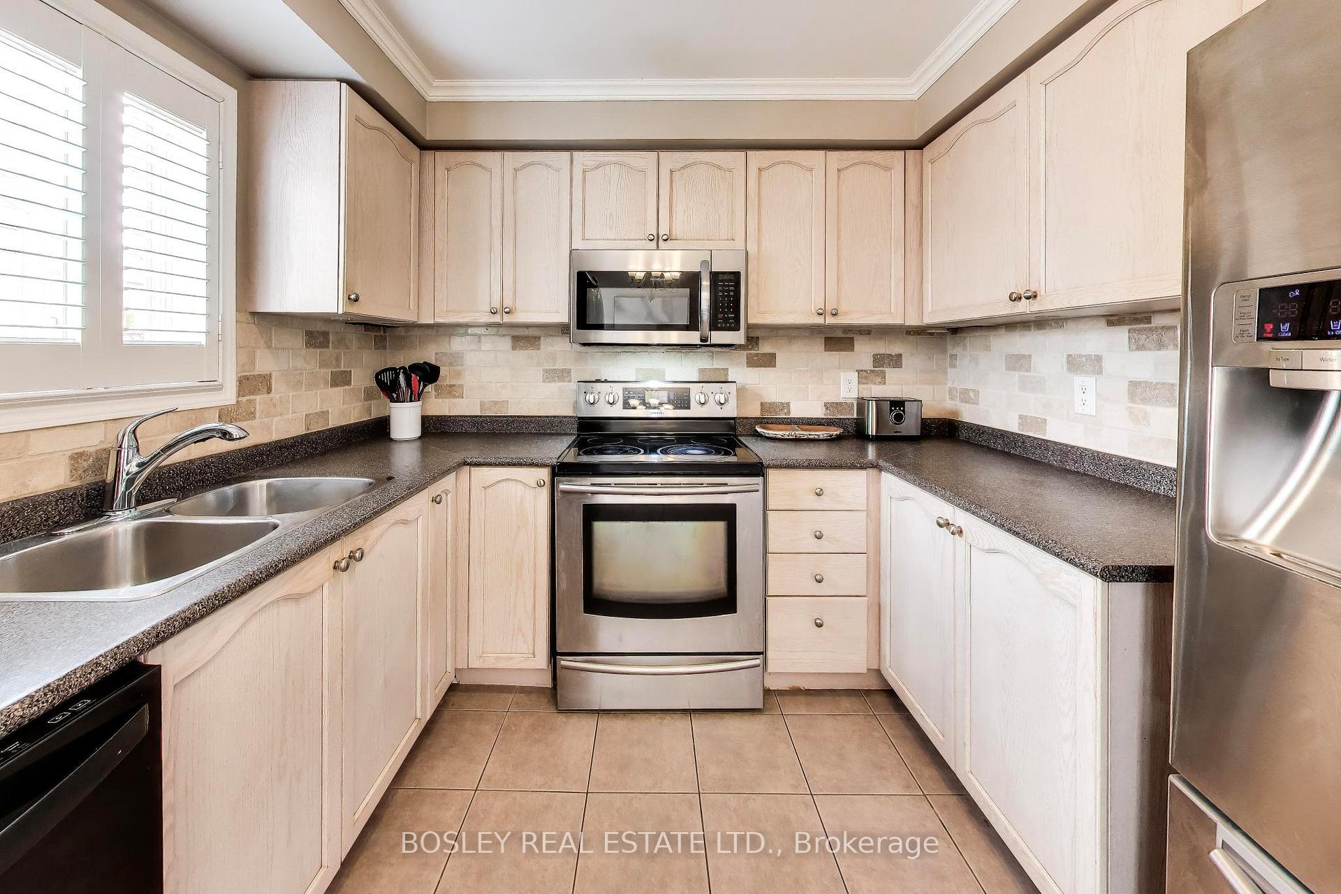 Photo 7 of 57 Longueuil Place, Whitby, Pringle Creek — HOMEH