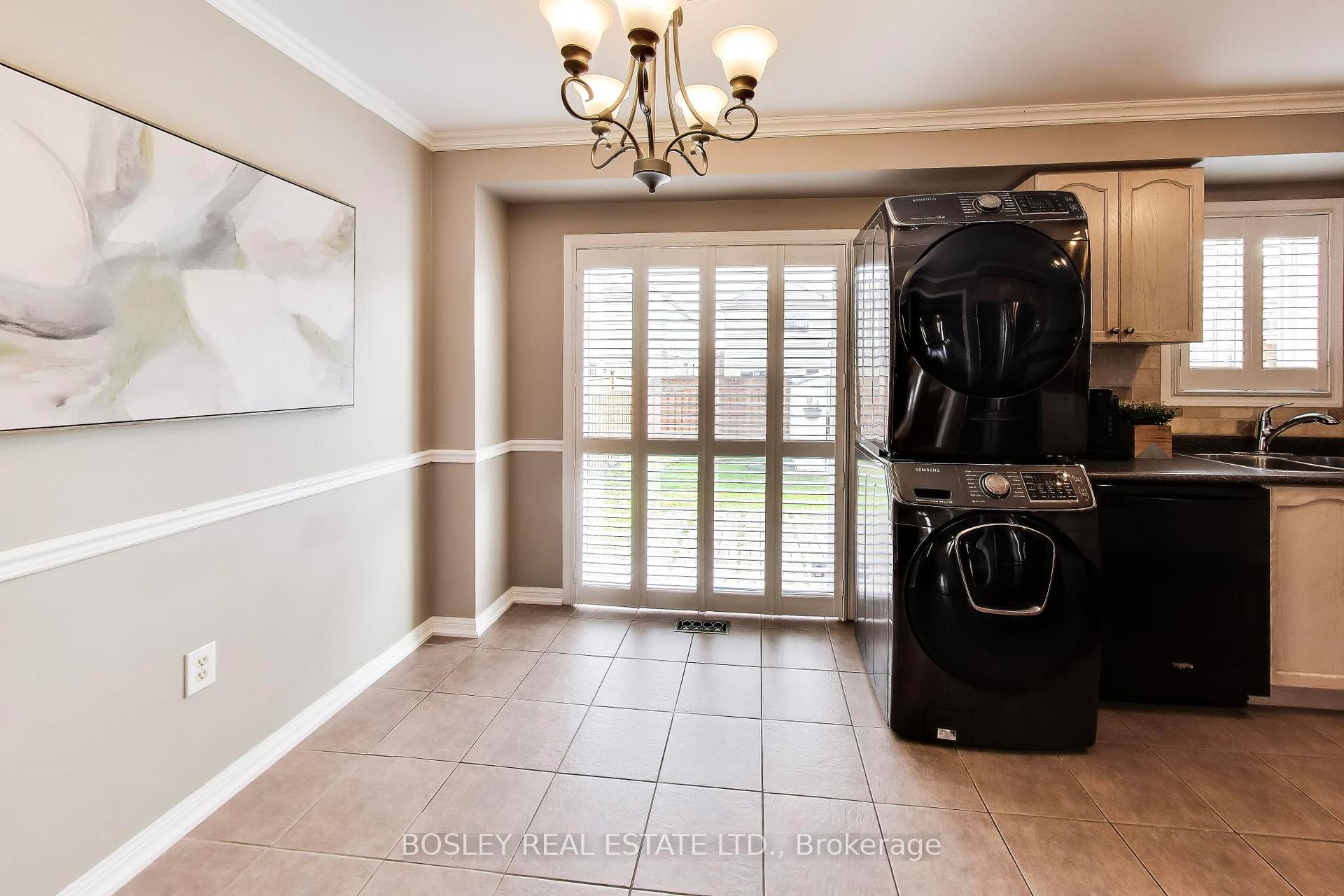 Photo 8 of 57 Longueuil Place, Whitby, Pringle Creek — HOMEH