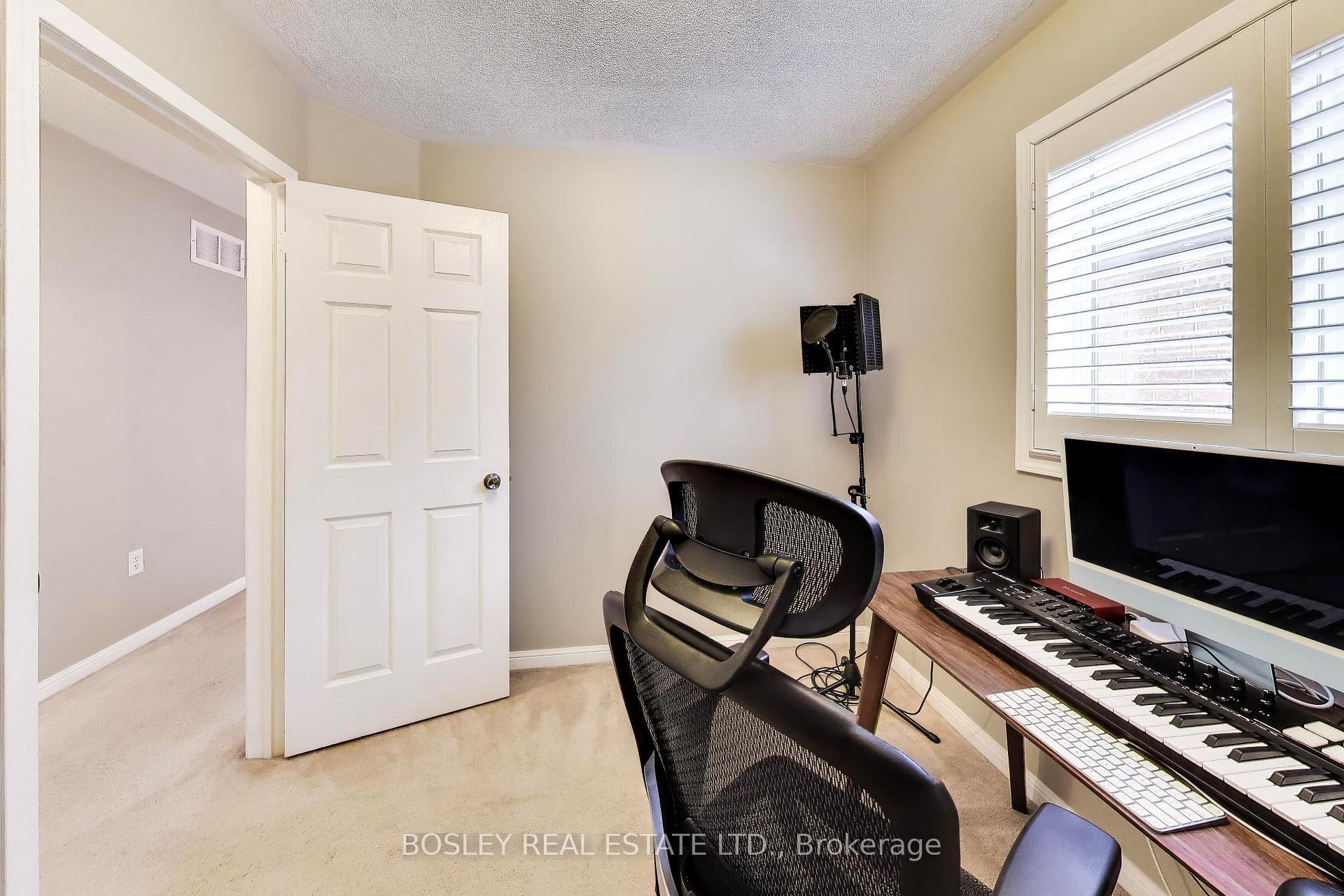 Photo 19 of 57 Longueuil Place, Whitby, Pringle Creek — HOMEH