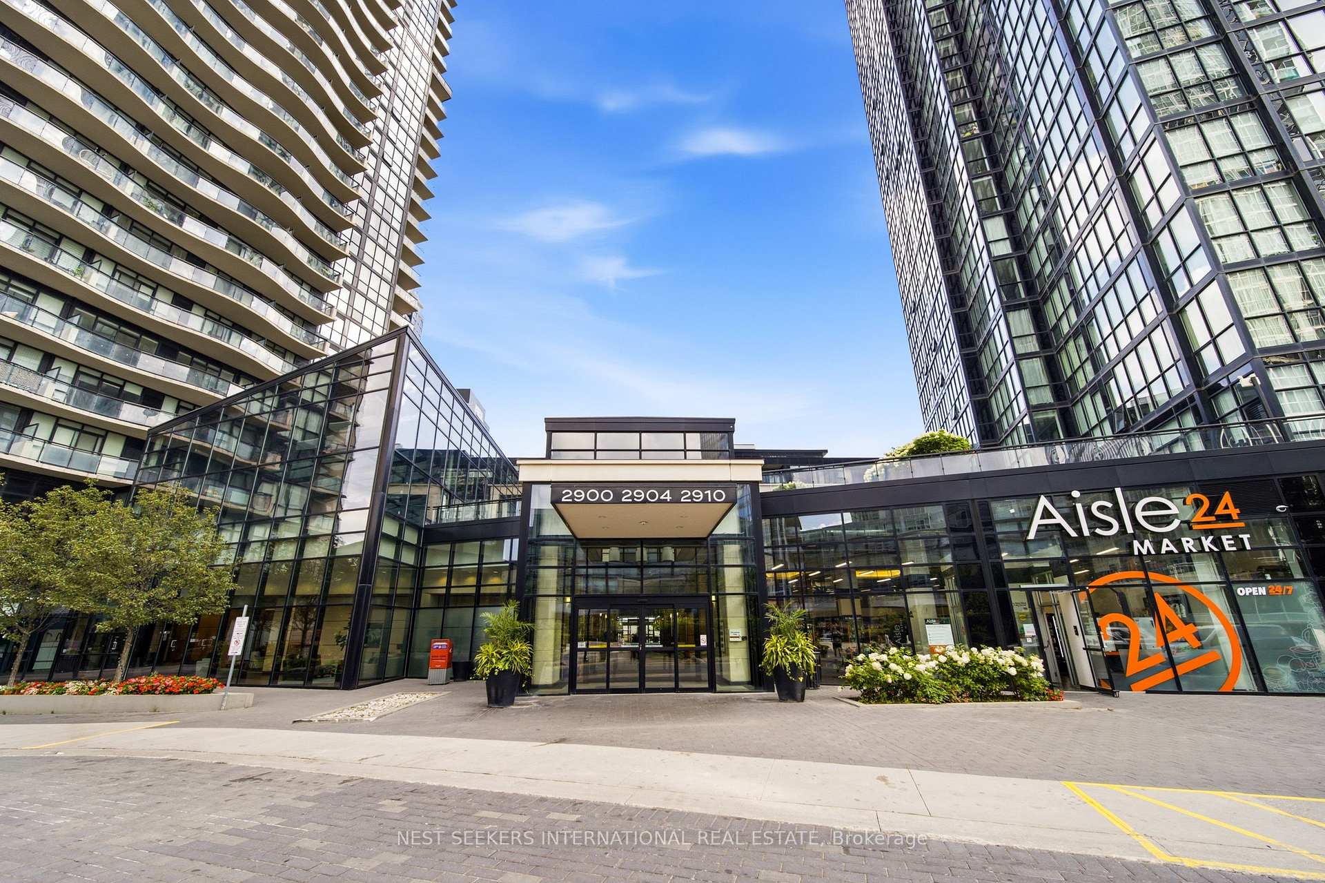Photo 2 of Unit 2009, 2900 Highway 7 W, Vaughan, Concord — HOMEH