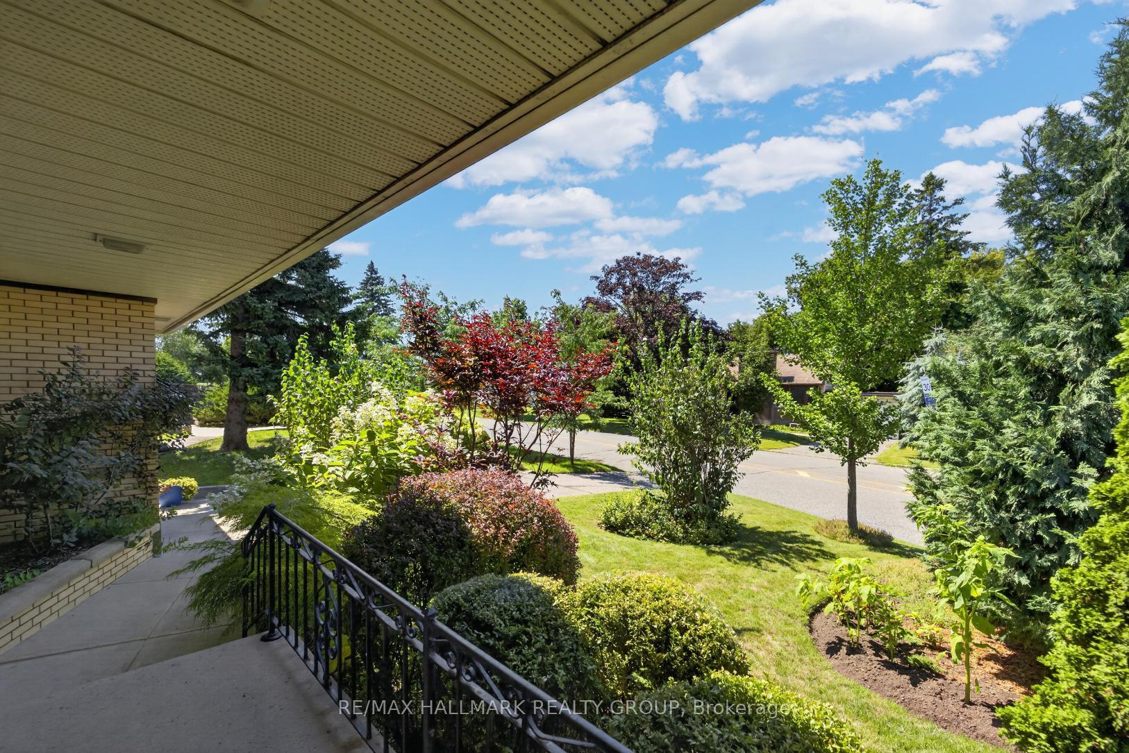Photo 4 of 811 Iroquois Road, Ottawa, McKellar Heights/Glabar Park — HOMEH