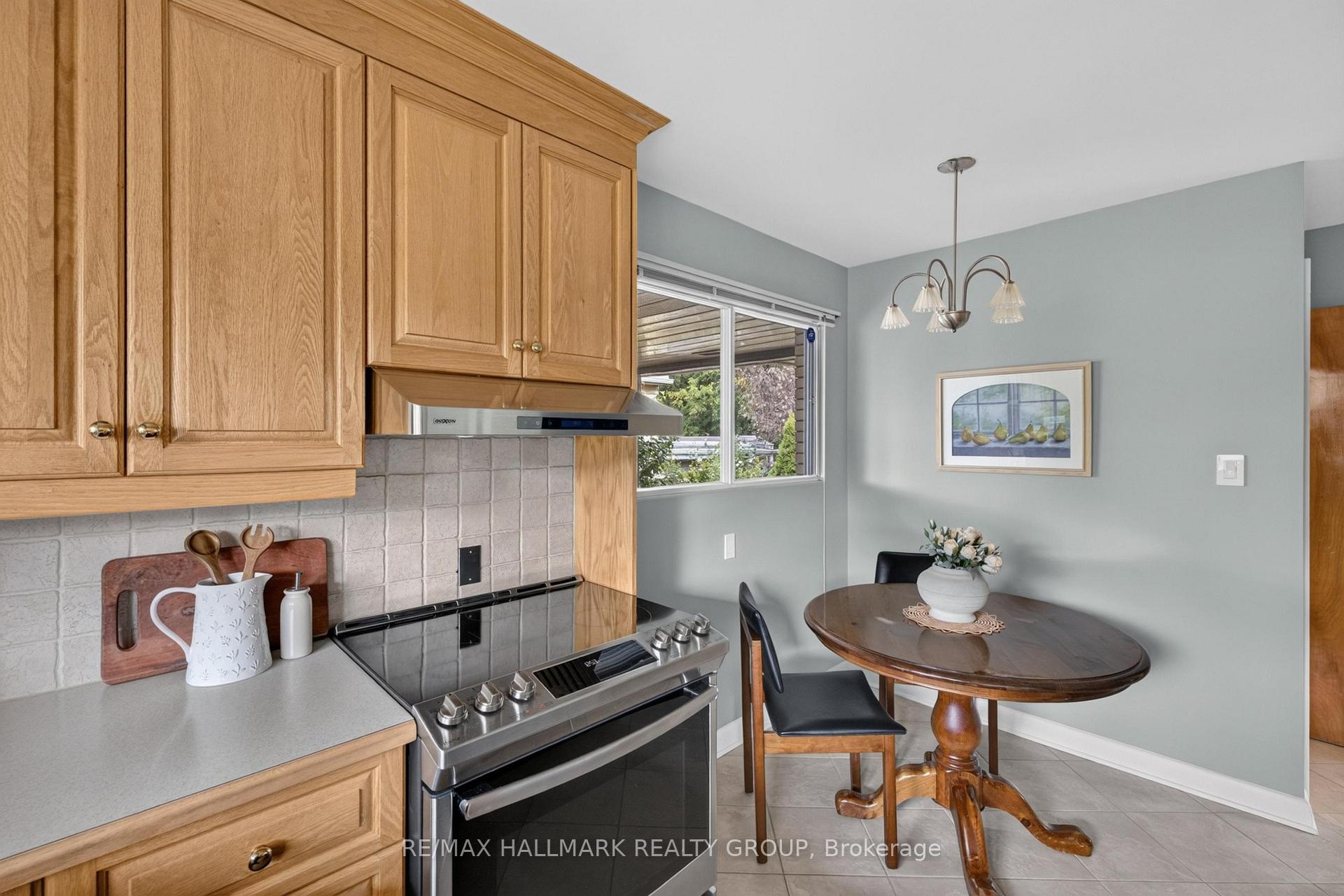 Photo 14 of 811 Iroquois Road, Ottawa, McKellar Heights/Glabar Park — HOMEH