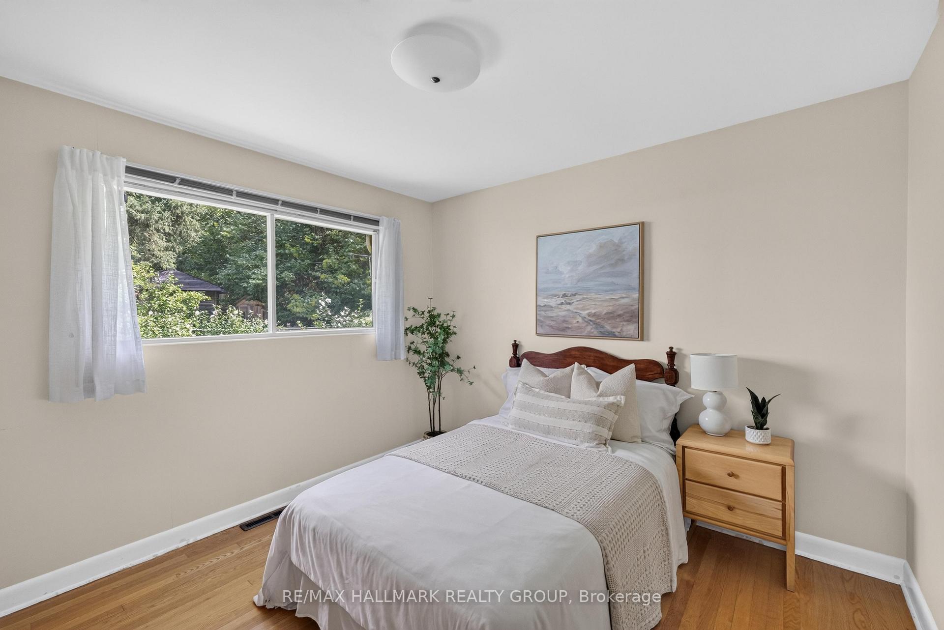 Photo 18 of 811 Iroquois Road, Ottawa, McKellar Heights/Glabar Park — HOMEH