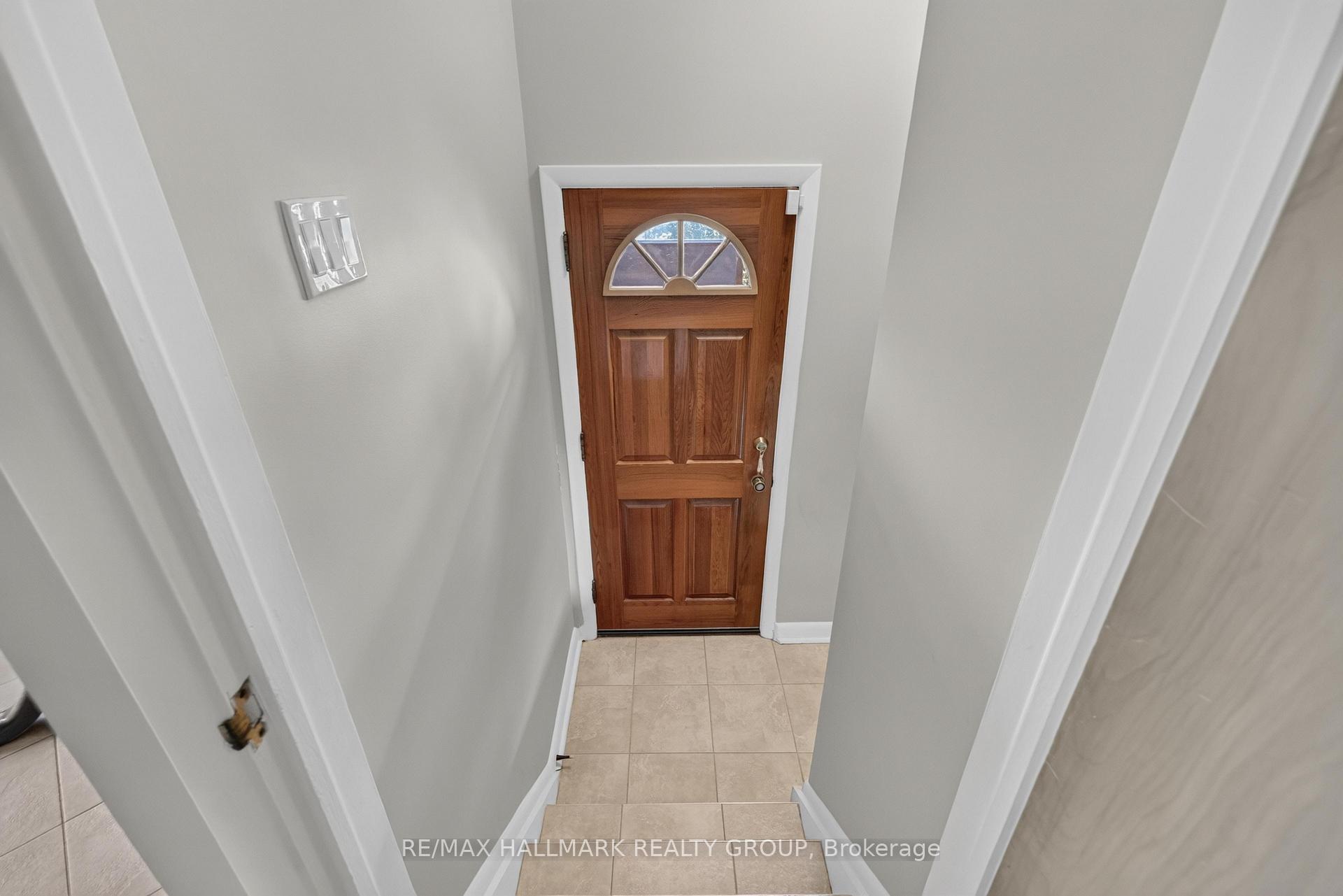 Photo 23 of 811 Iroquois Road, Ottawa, McKellar Heights/Glabar Park — HOMEH