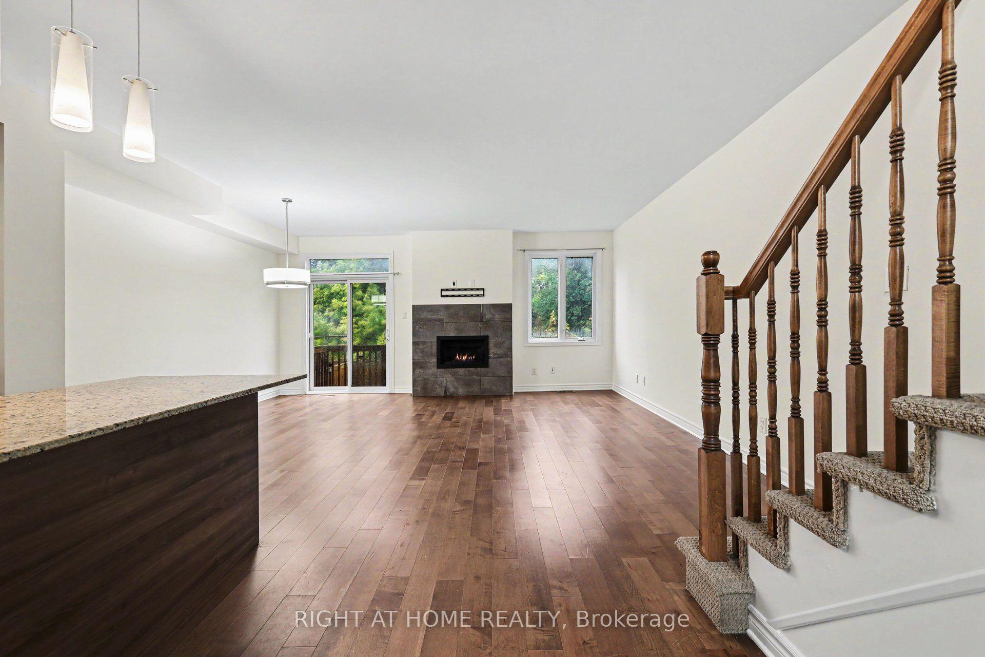 Photo 3 of 285 Munro Street, Carleton Place, Carleton Place — HOMEH