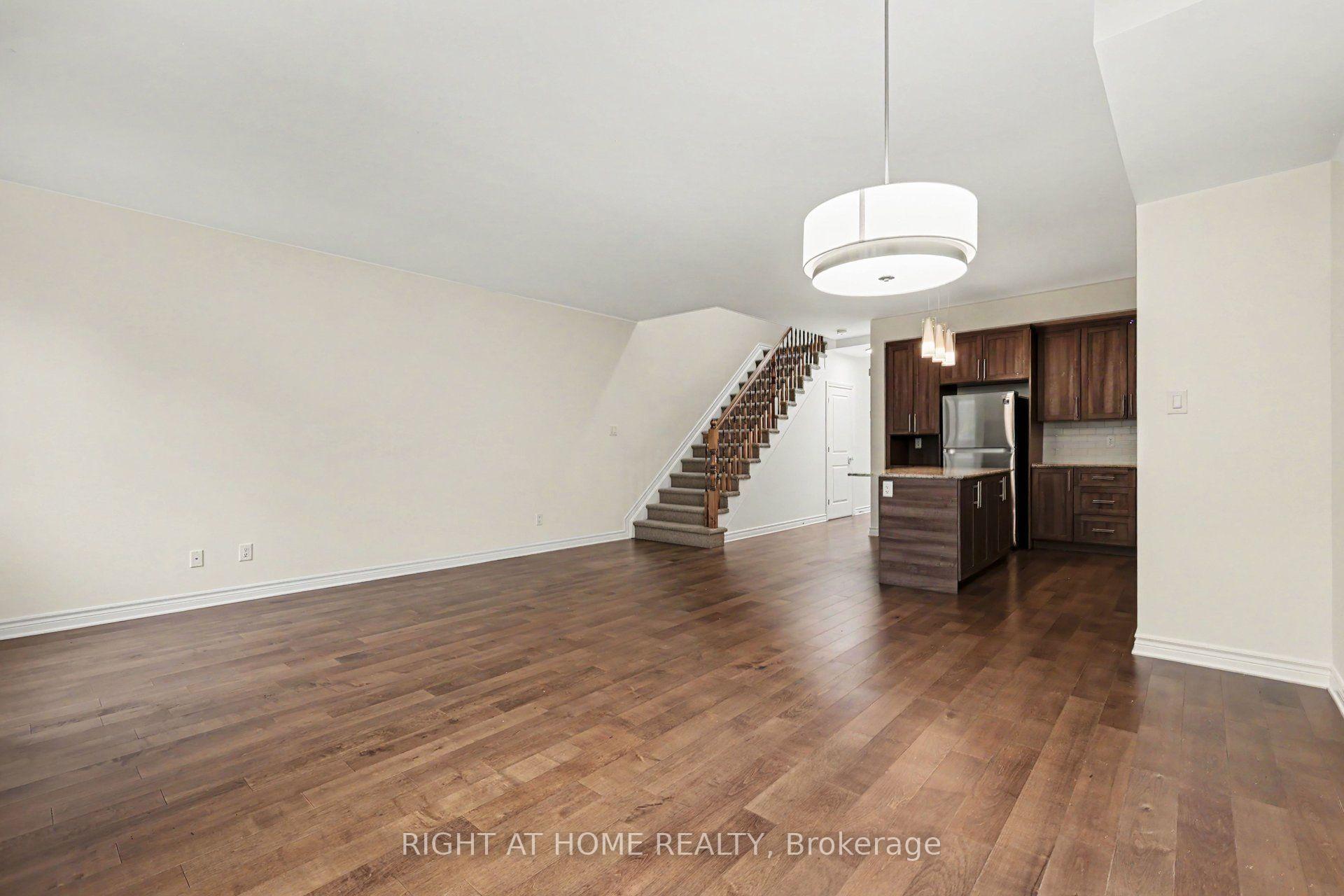 Photo 4 of 285 Munro Street, Carleton Place, Carleton Place — HOMEH