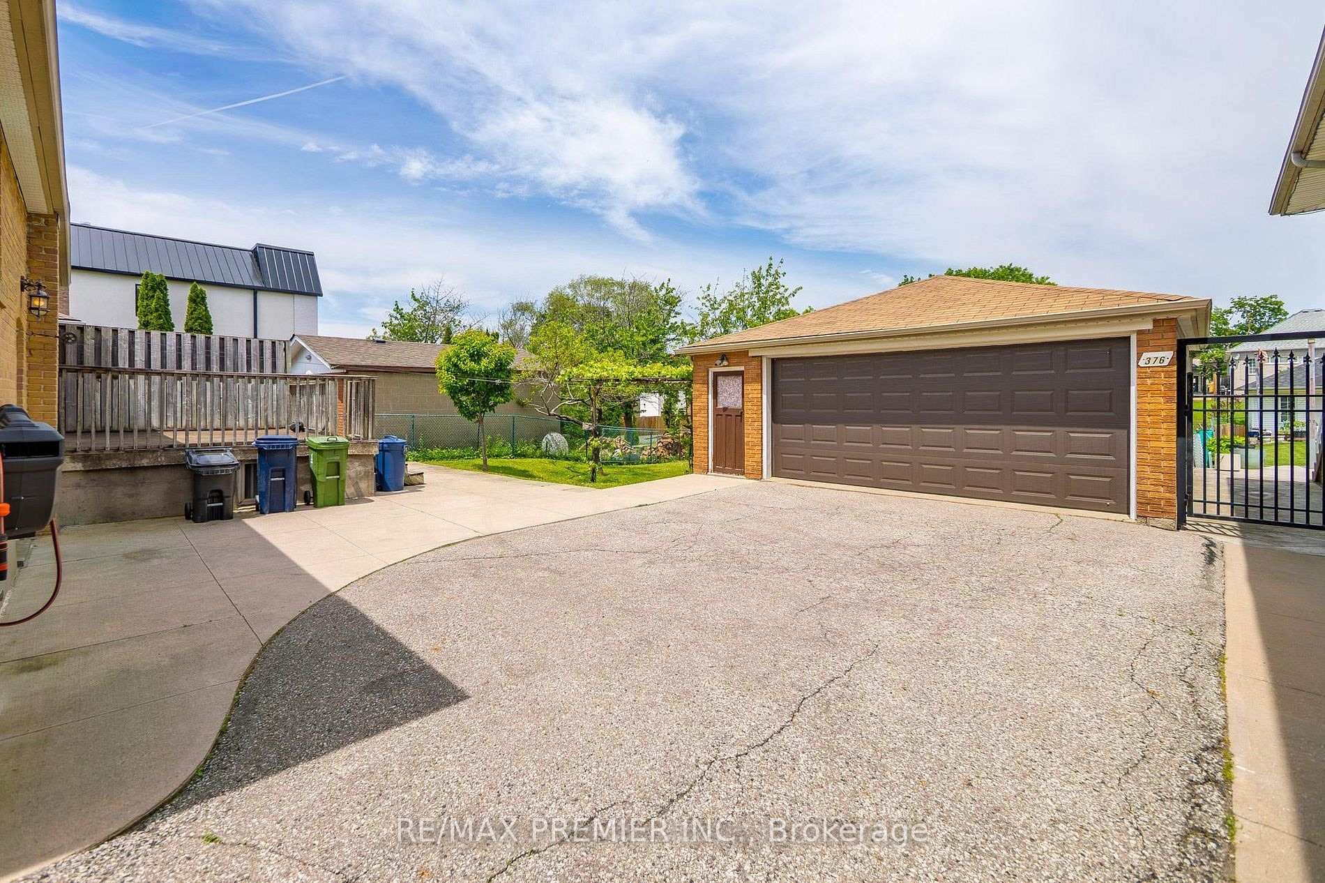 Photo 3 of Unit Main, 376 Rustic Road, North York, Maple Leaf — HOMEH