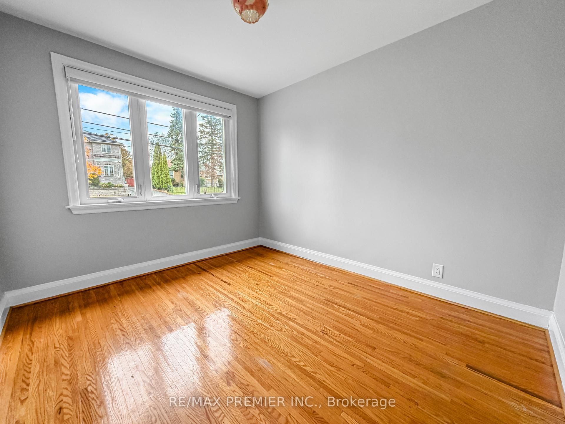 Photo 11 of Unit Main, 376 Rustic Road, North York, Maple Leaf — HOMEH