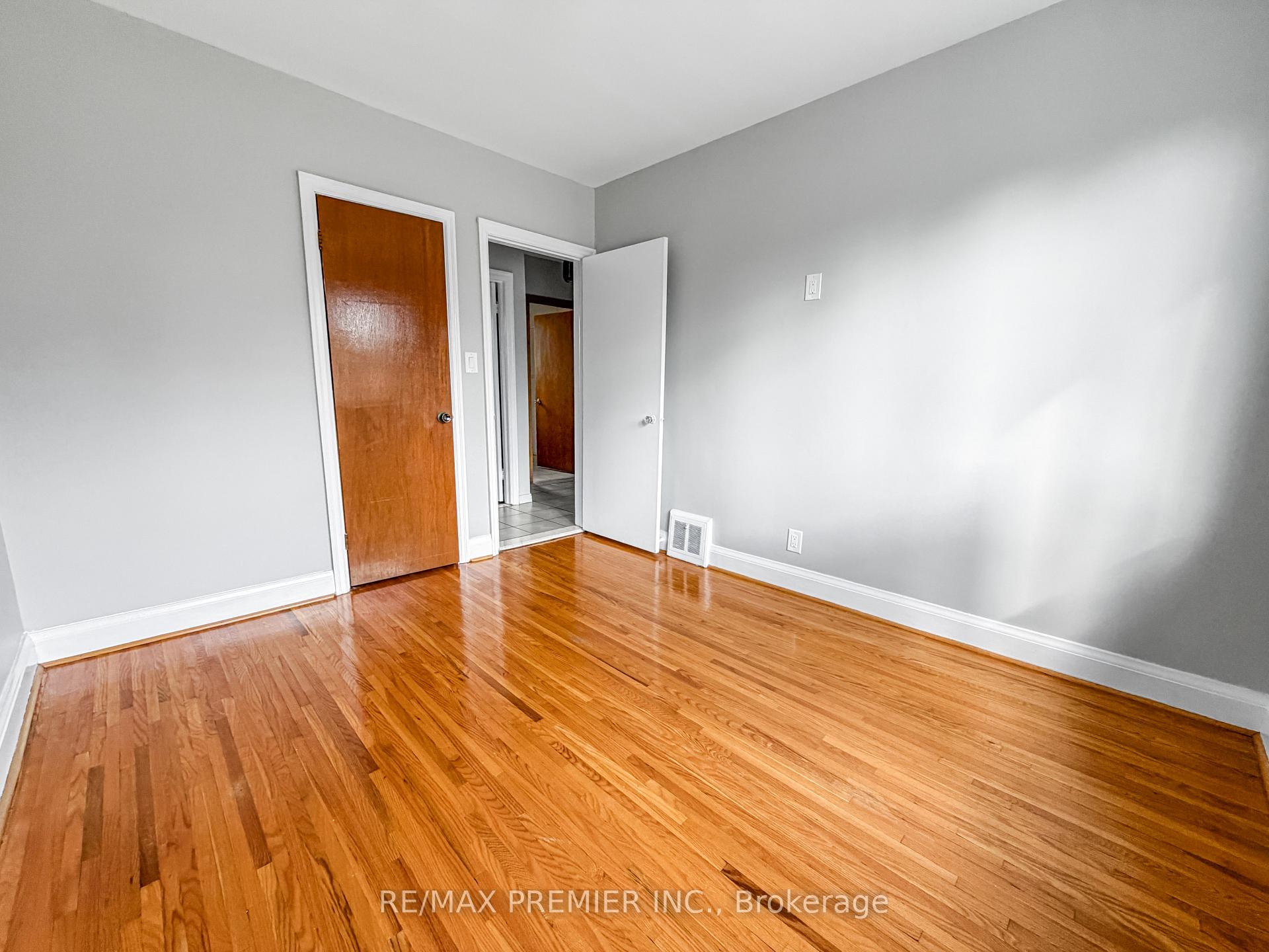 Photo 12 of Unit Main, 376 Rustic Road, North York, Maple Leaf — HOMEH
