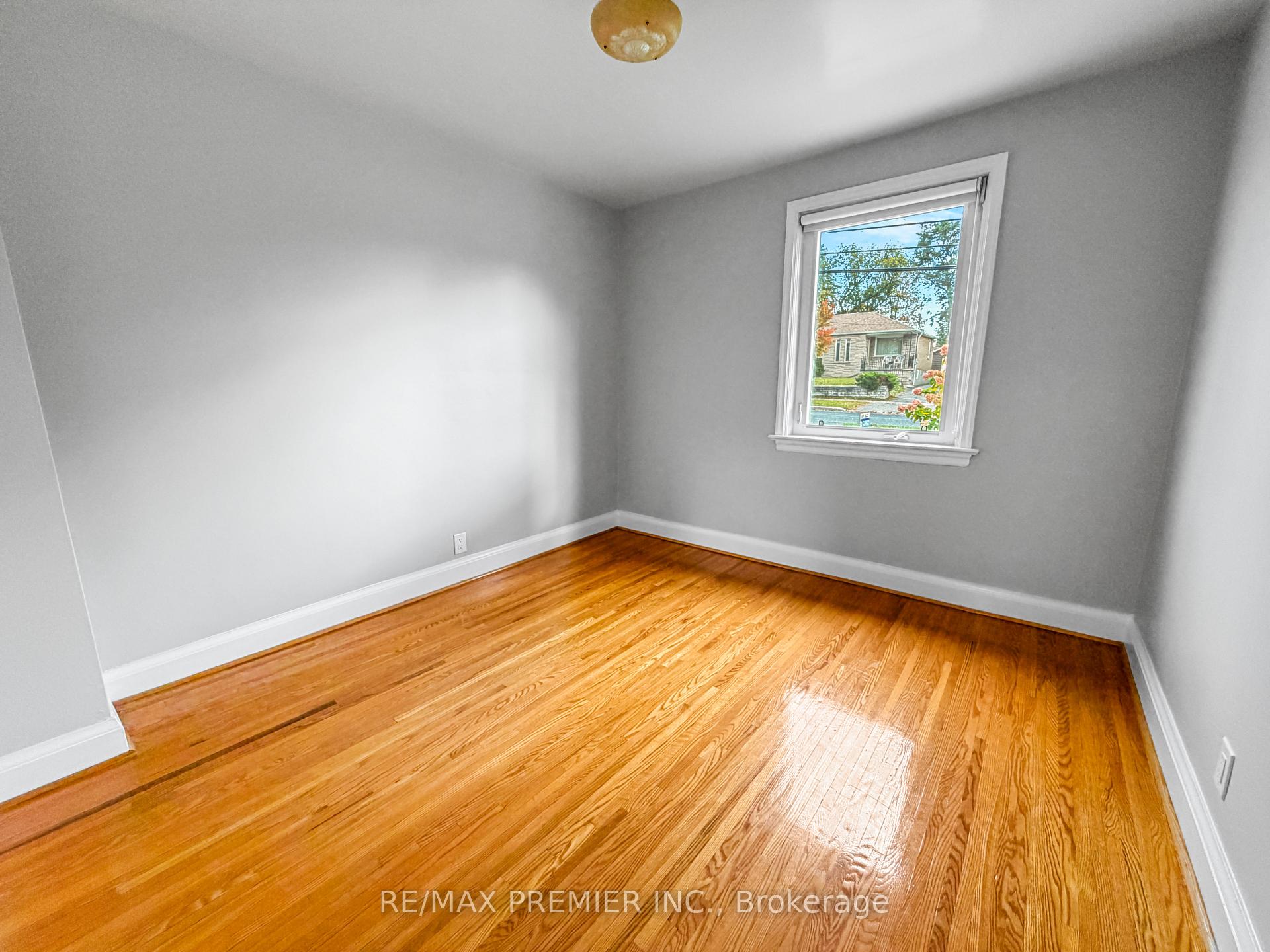 Photo 15 of Unit Main, 376 Rustic Road, North York, Maple Leaf — HOMEH
