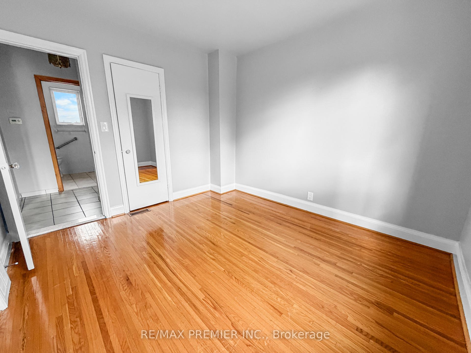Photo 16 of Unit Main, 376 Rustic Road, North York, Maple Leaf — HOMEH