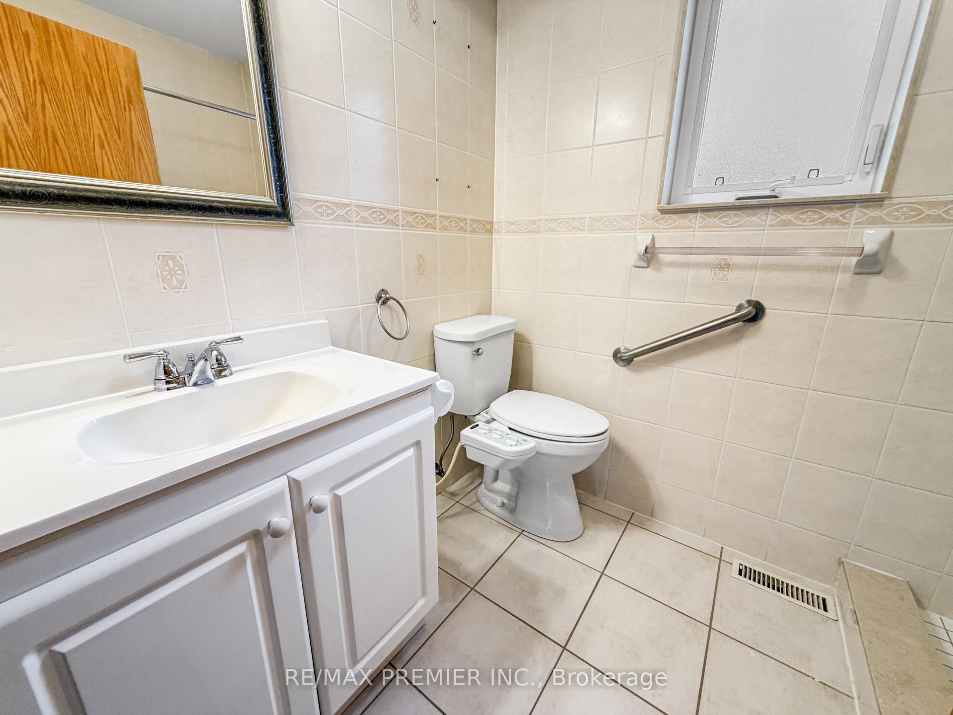 Photo 17 of Unit Main, 376 Rustic Road, North York, Maple Leaf — HOMEH