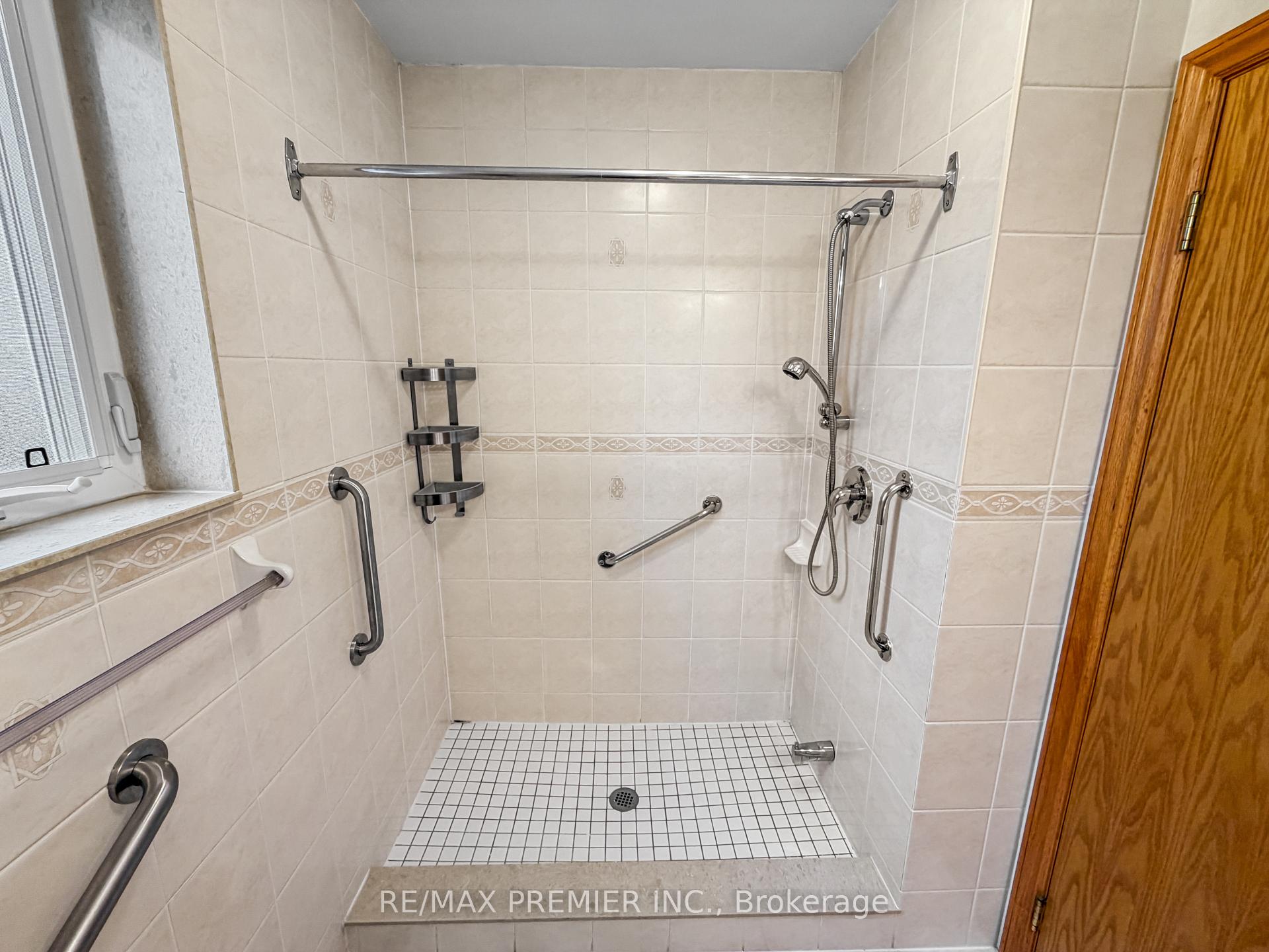 Photo 18 of Unit Main, 376 Rustic Road, North York, Maple Leaf — HOMEH