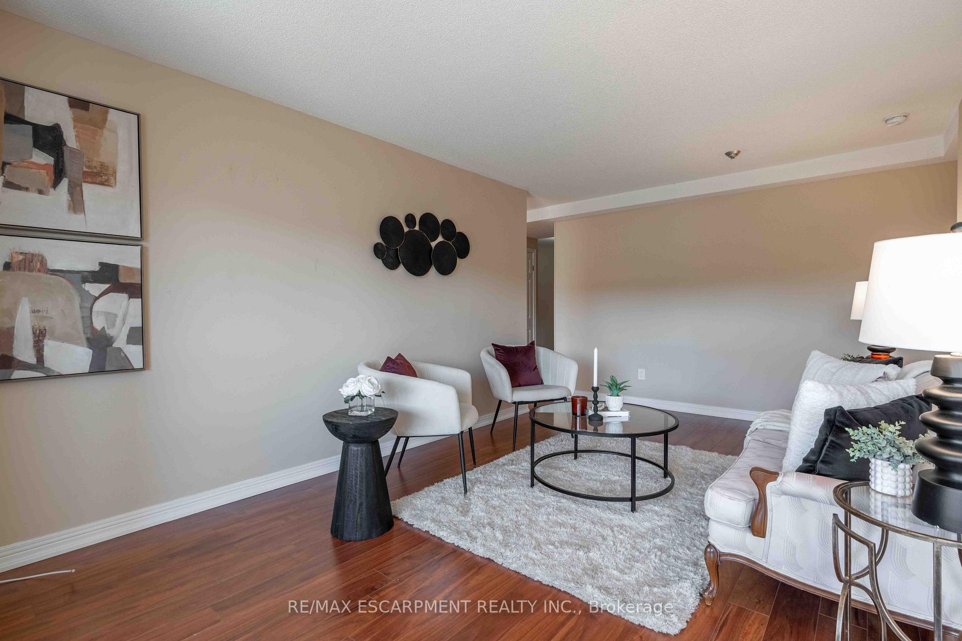 Photo 2 of Unit 6, 606 Village Green Boulevard, Hamilton, Stoney Creek — HOMEH